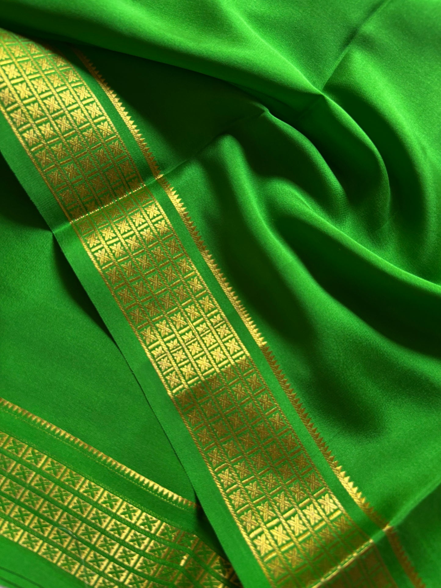 Charvi : Solid Parrot green