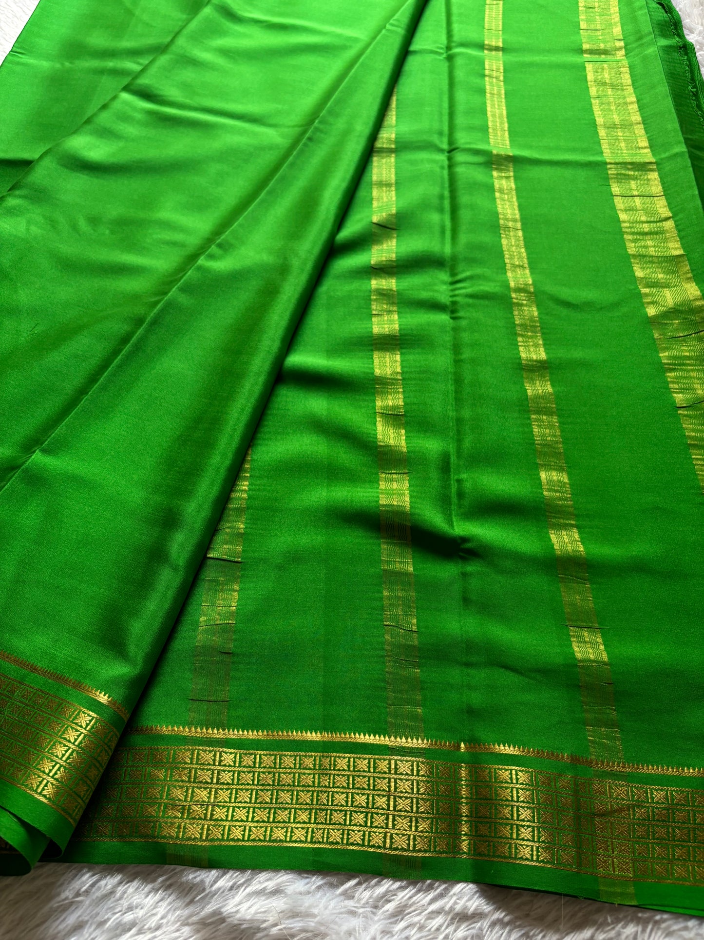 Charvi : Solid Parrot green