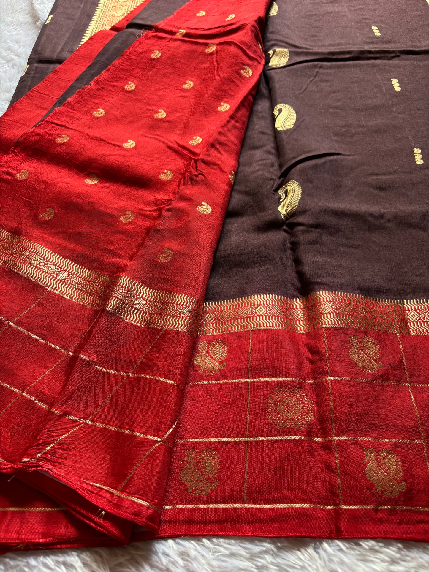 SS128 (2D) : Chocolate brown-red