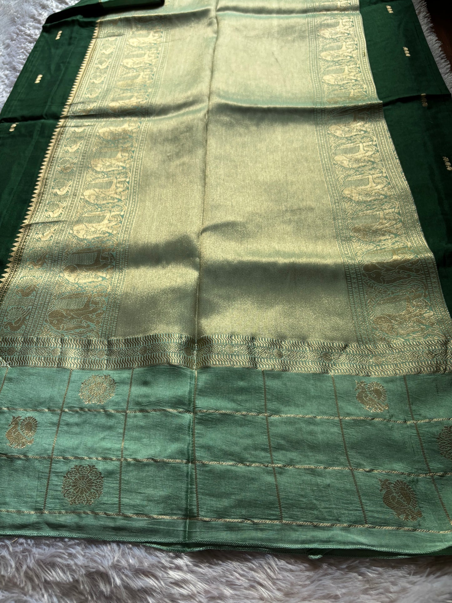SS128 (2D) : Dark green-mint green