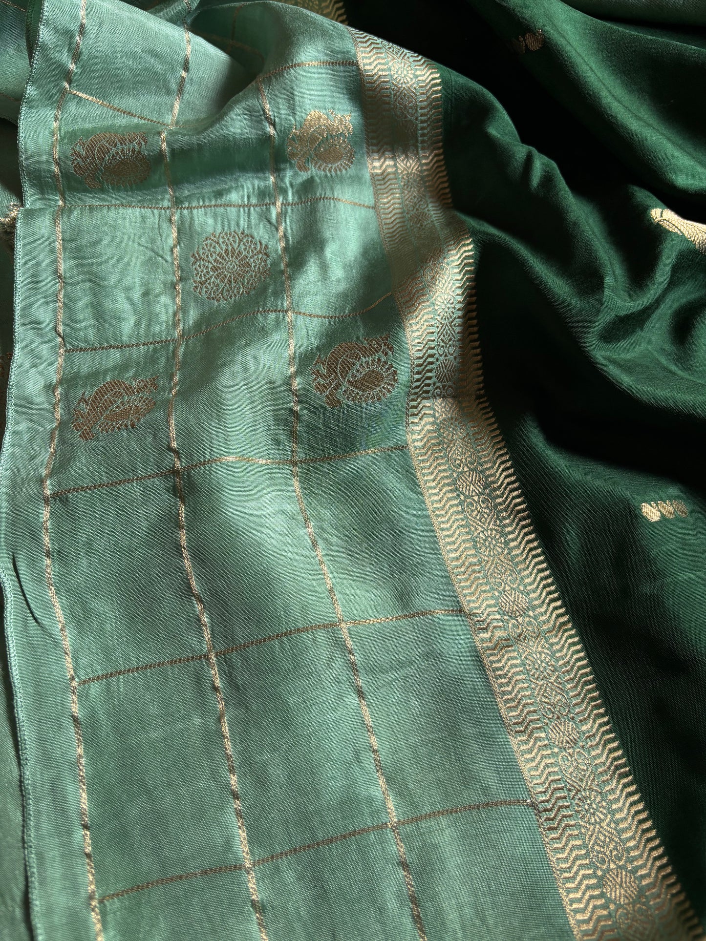 SS128 (2D) : Dark green-mint green
