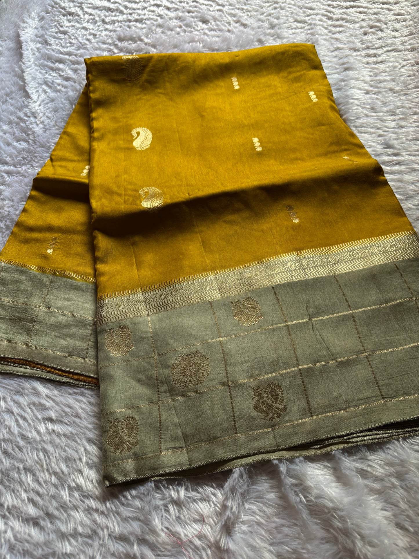 SS128 (2D) : Golden yellow-ash grey