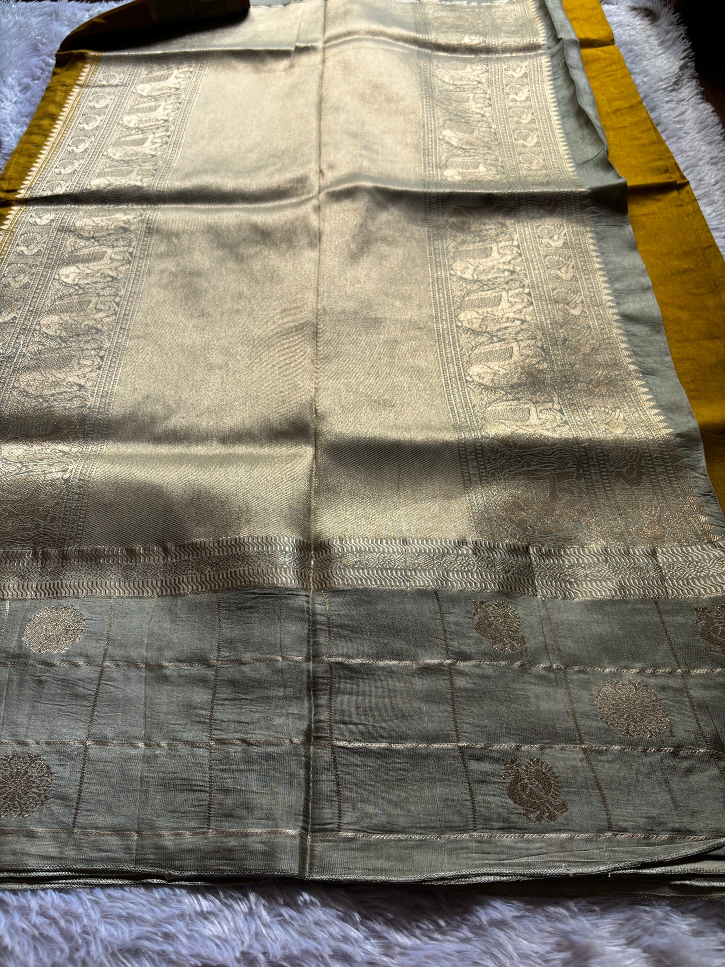 SS128 (2D) : Golden yellow-ash grey