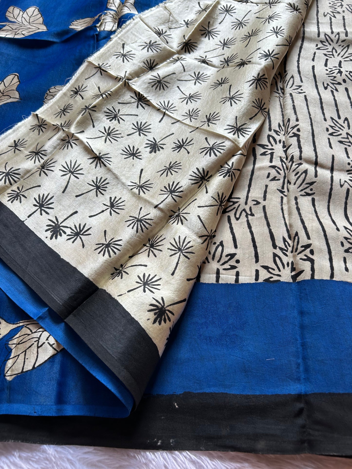 Soft Modal : Off white-dark blue-black