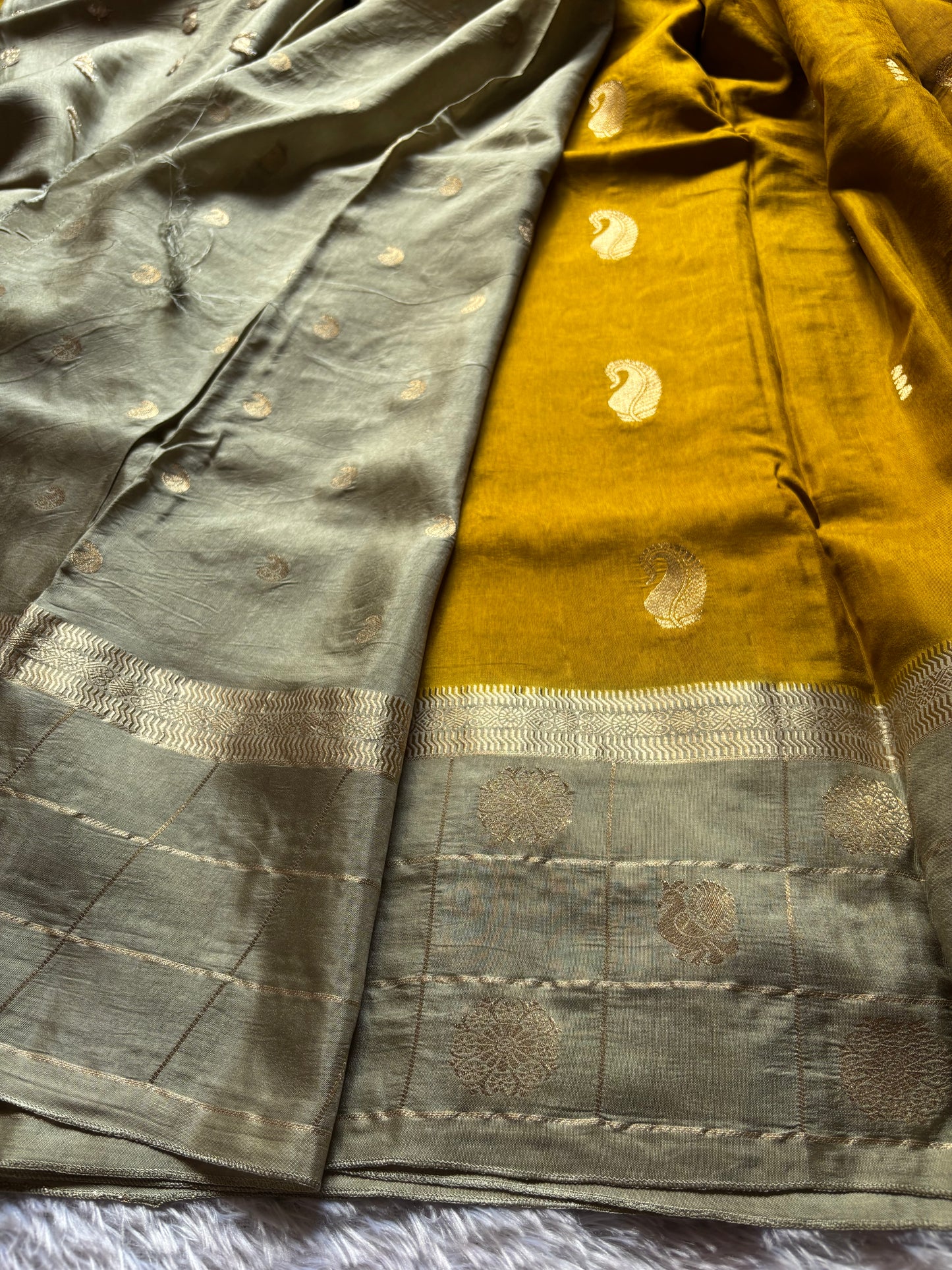 SS128 (2D) : Golden yellow-ash grey
