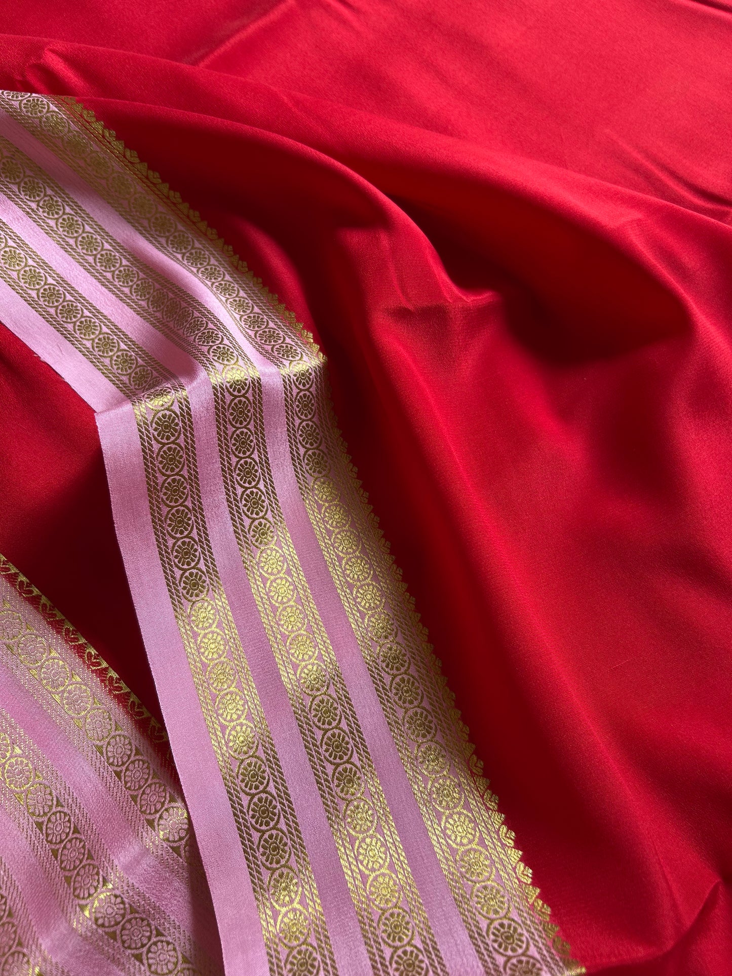 Shalini (2D) : Red-baby pink