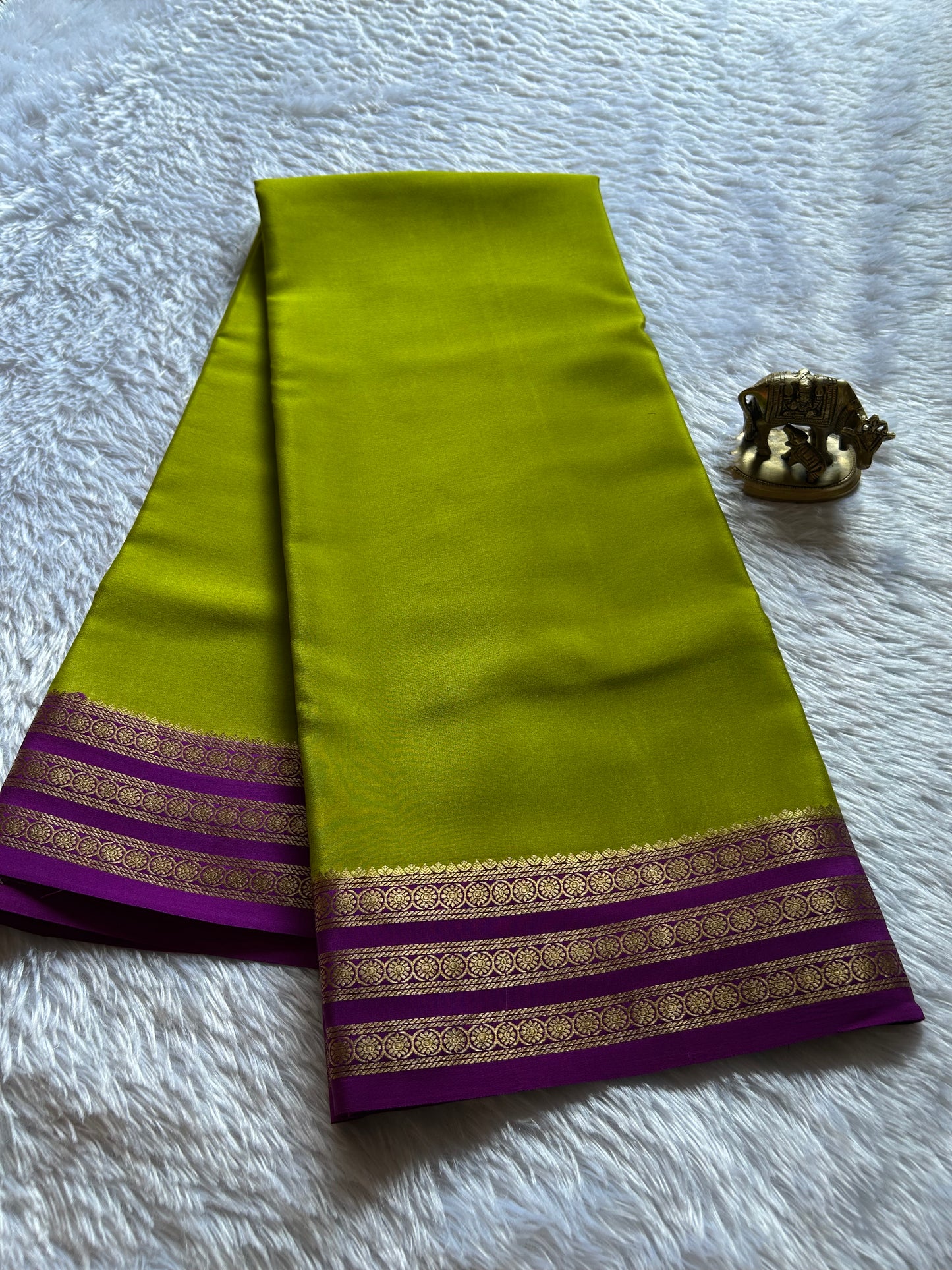 Shalini (2D) : Mehendi green-magenta