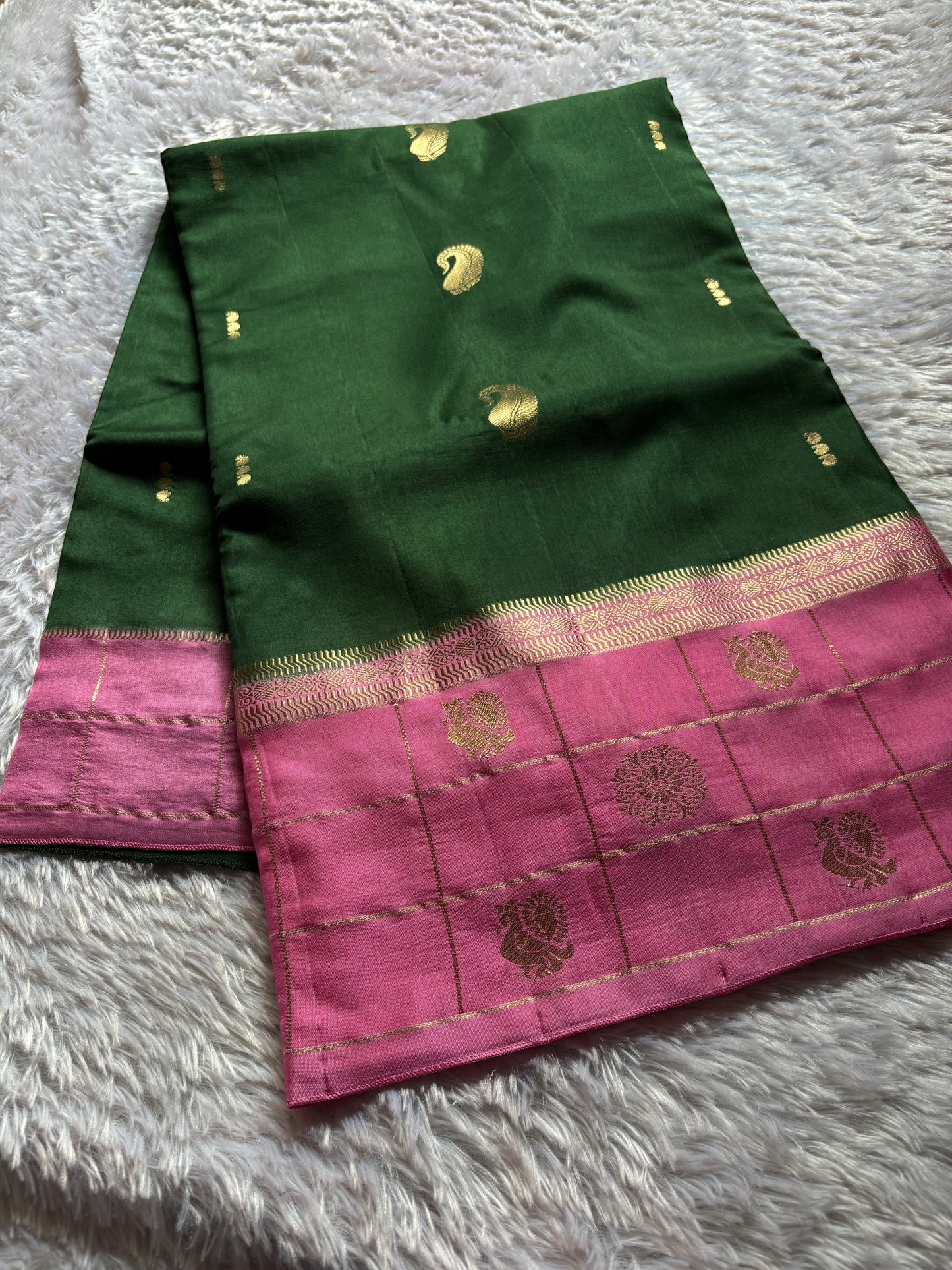 SS128 (2D) : Dark green-bright pink