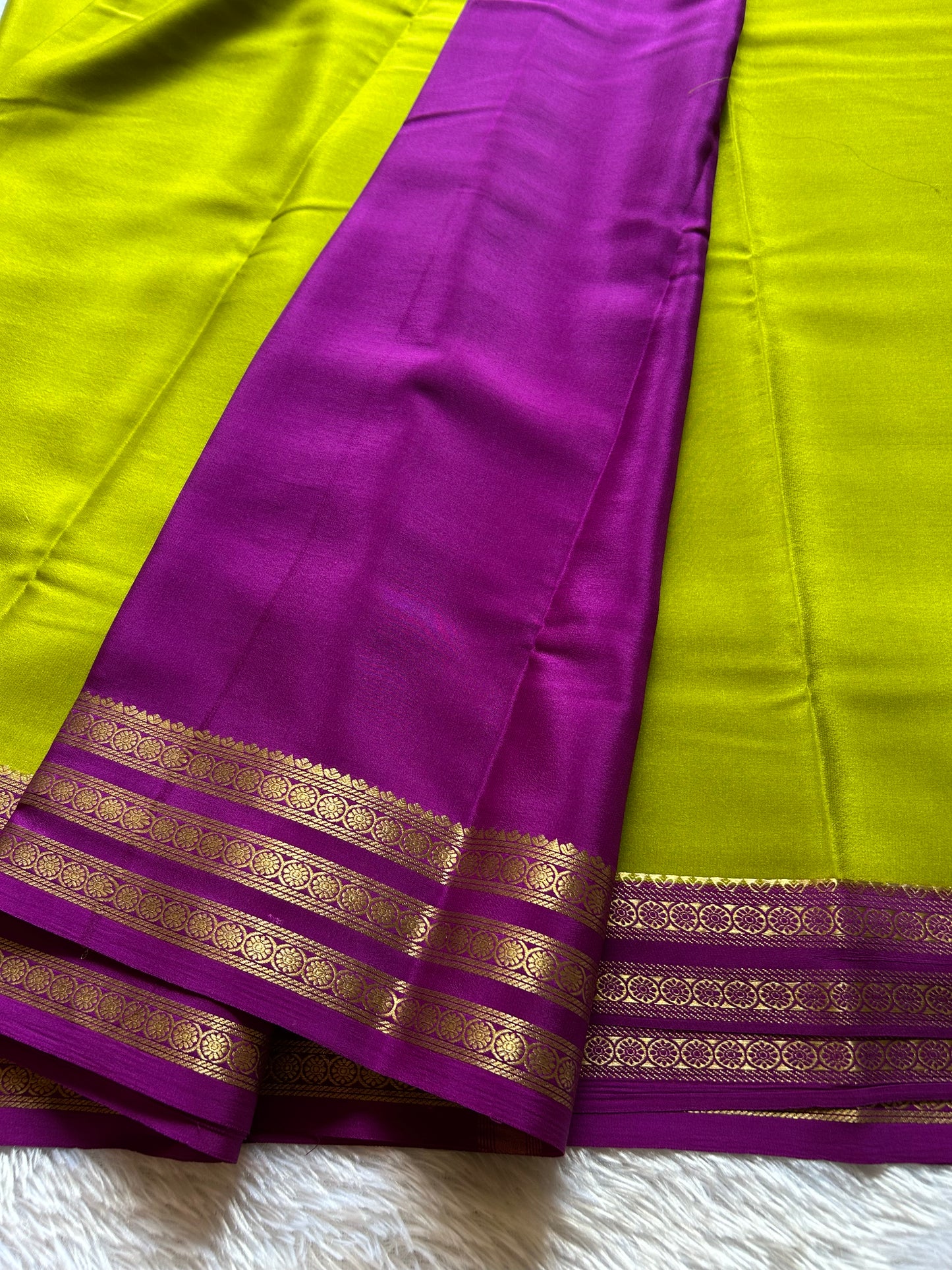 Shalini (2D) : Mehendi green-magenta