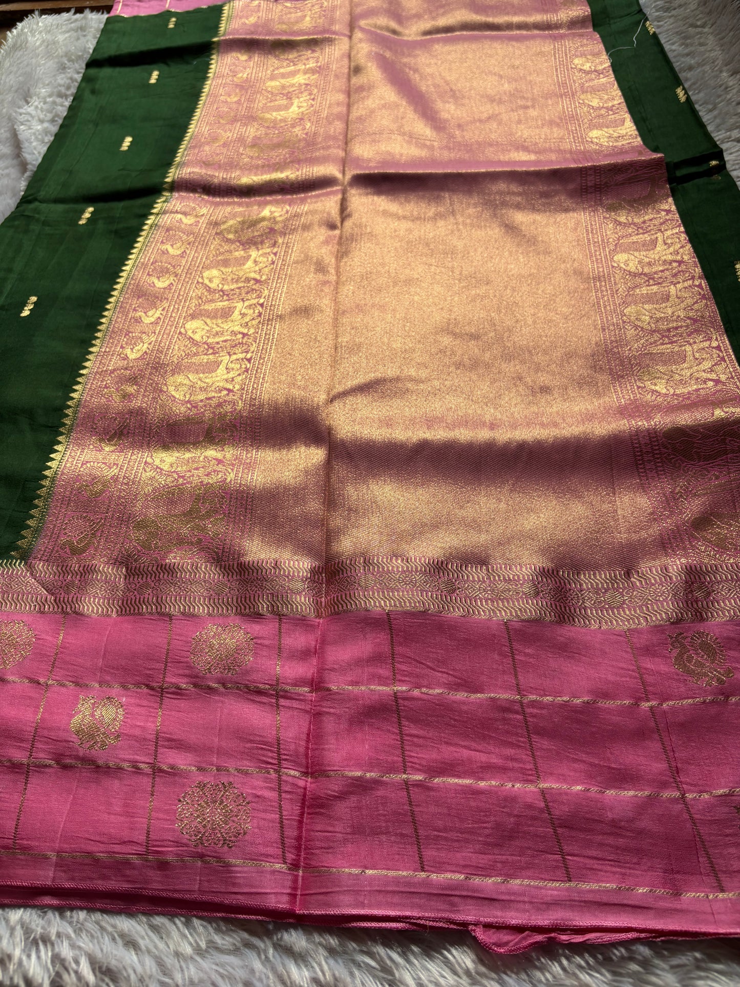 SS128 (2D) : Dark green-bright pink