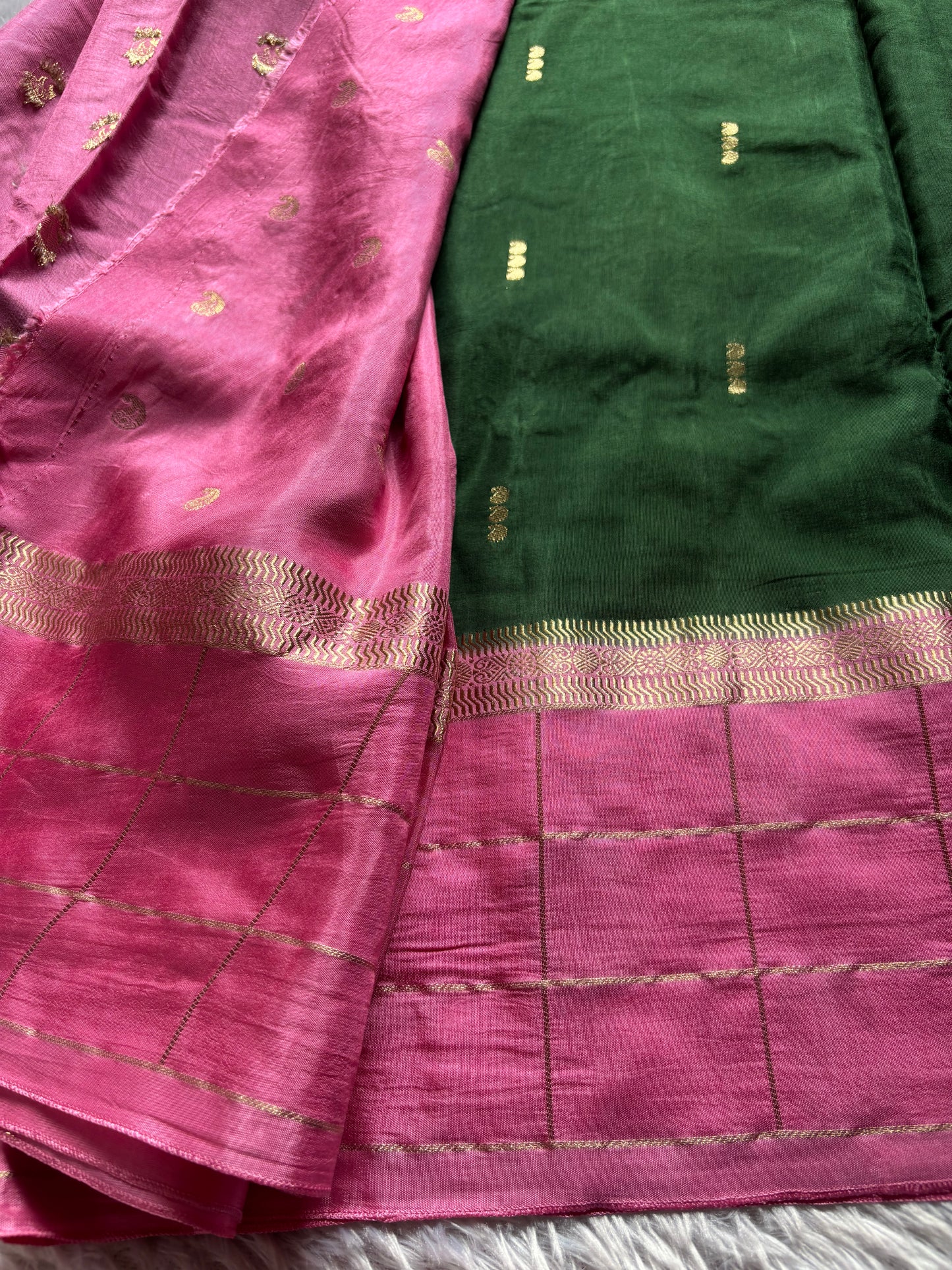SS128 (2D) : Dark green-bright pink