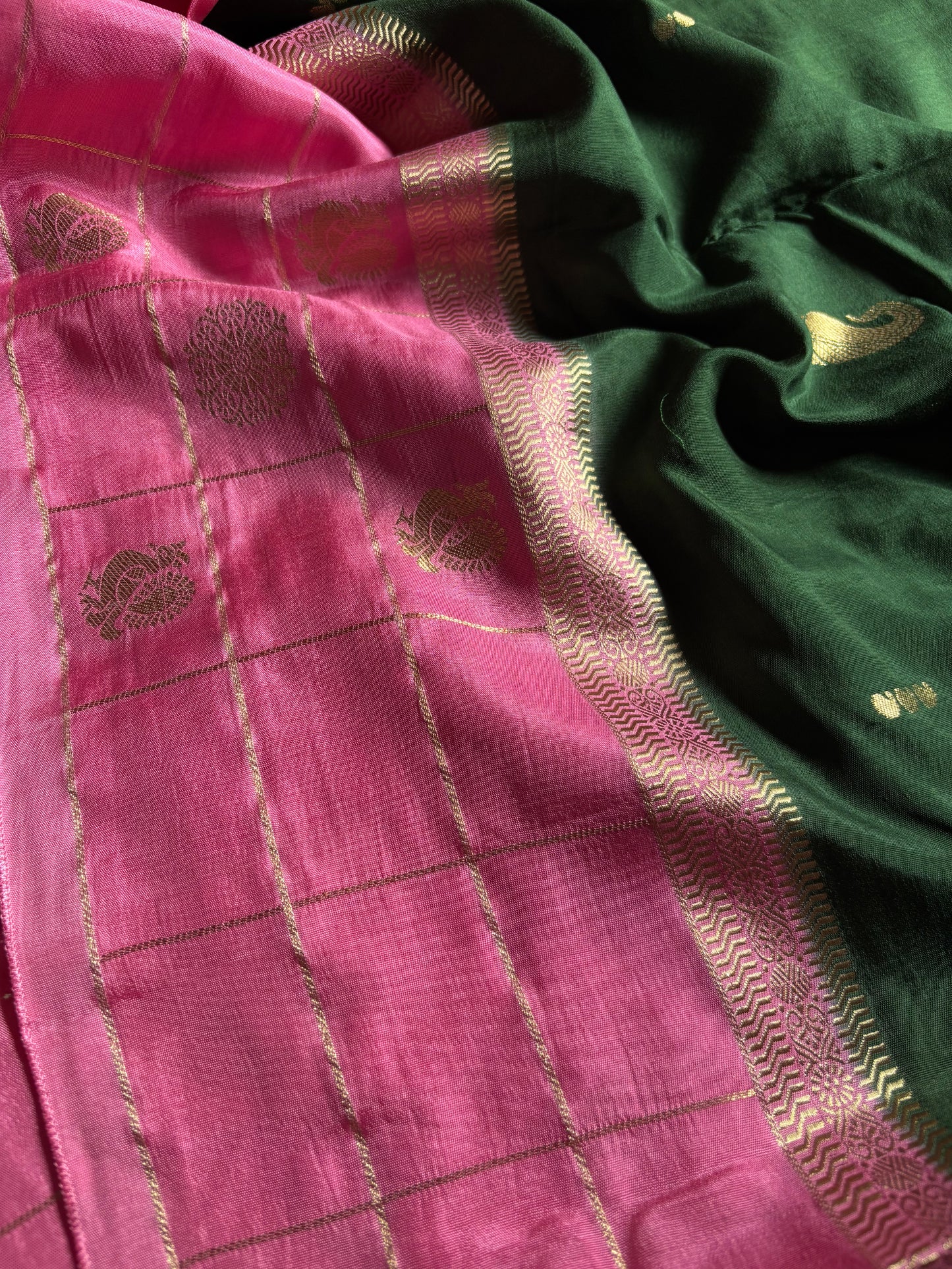 SS128 (2D) : Dark green-bright pink