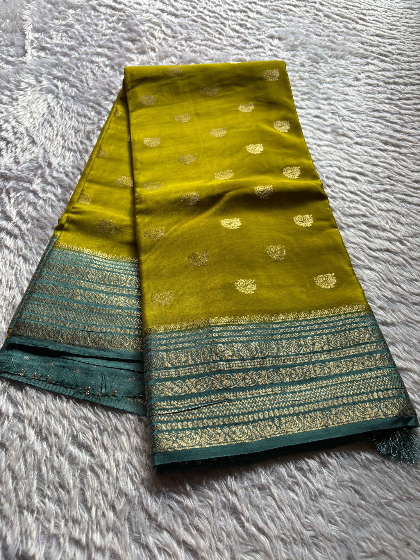 SS126 (2D) : Olive-sky blue