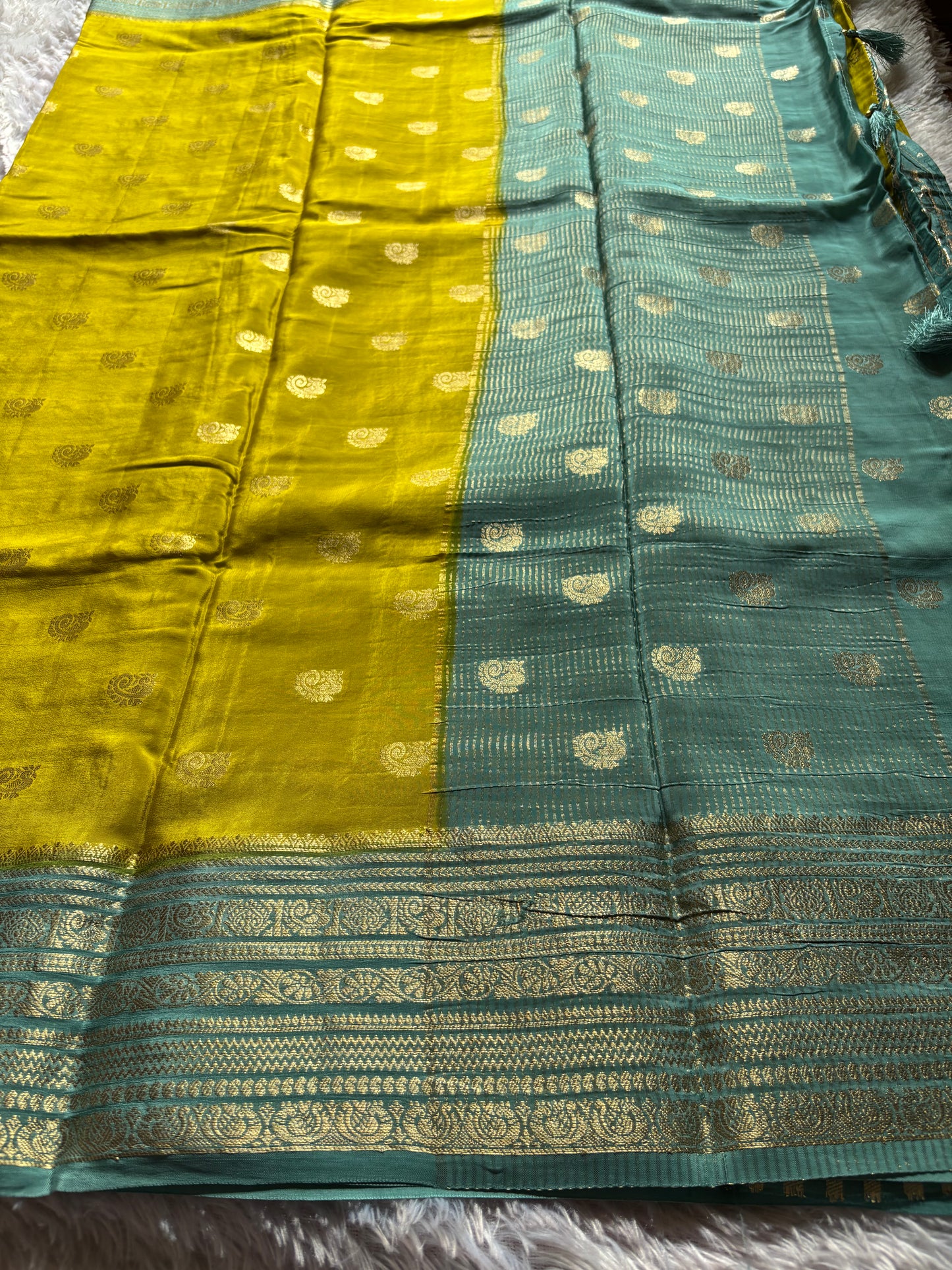 SS126 (2D) : Olive-sky blue