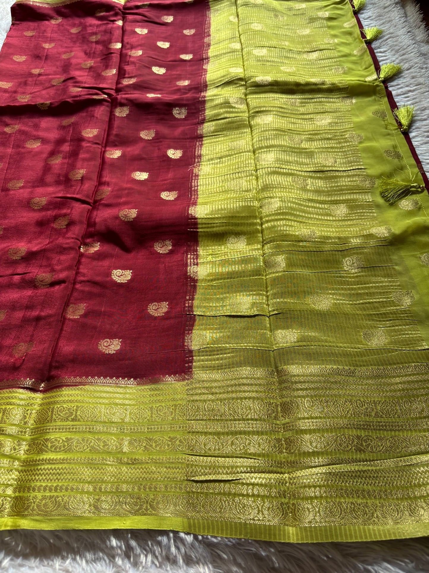 SS126 (2D) : Maroon-mehendi green