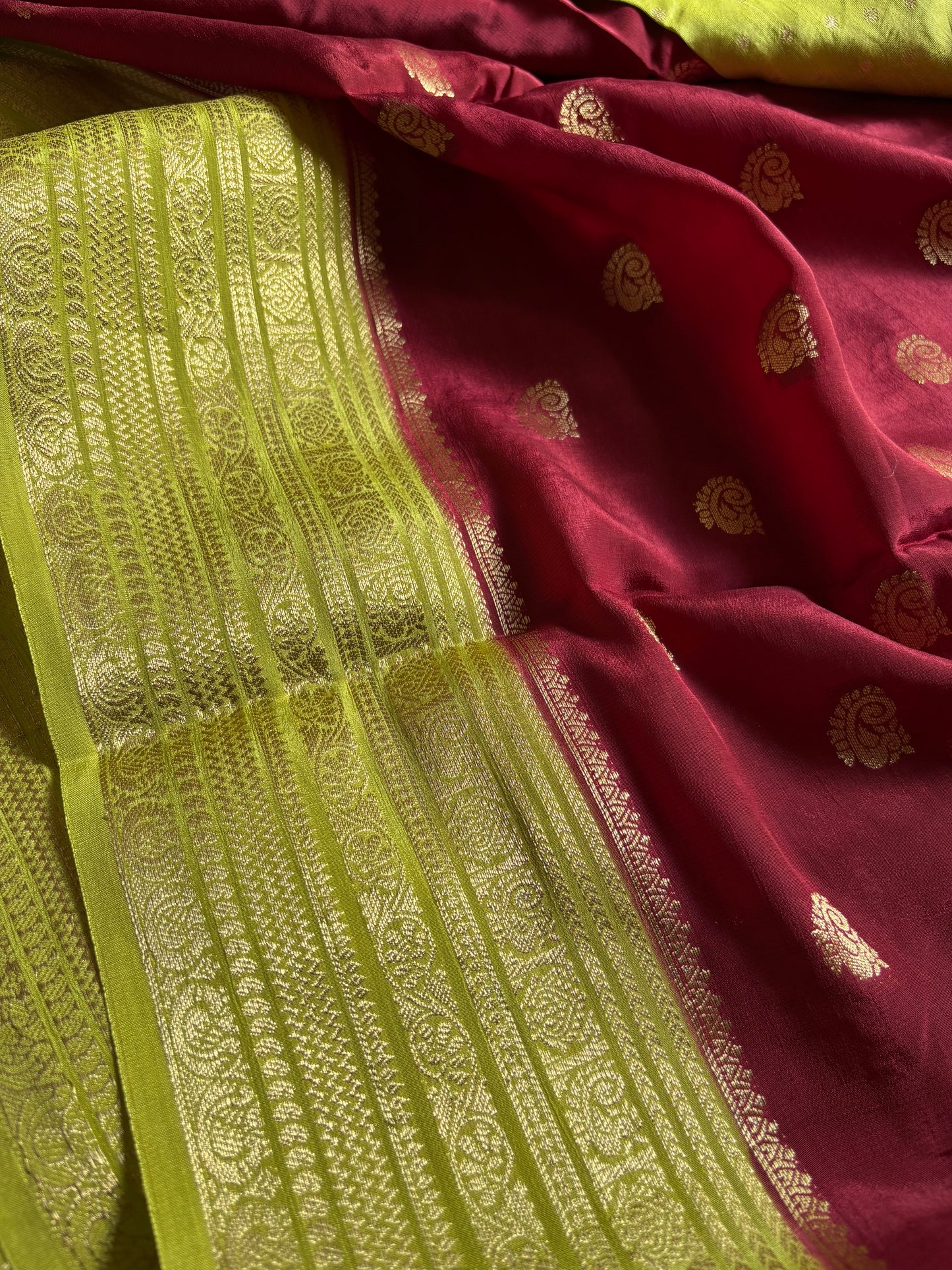 SS126 (2D) : Maroon-mehendi green