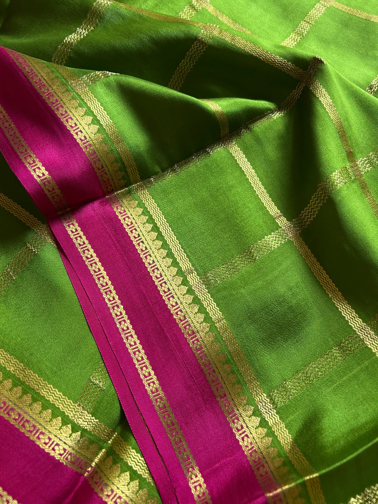 Vimala (2D) : Mehendi green-pink