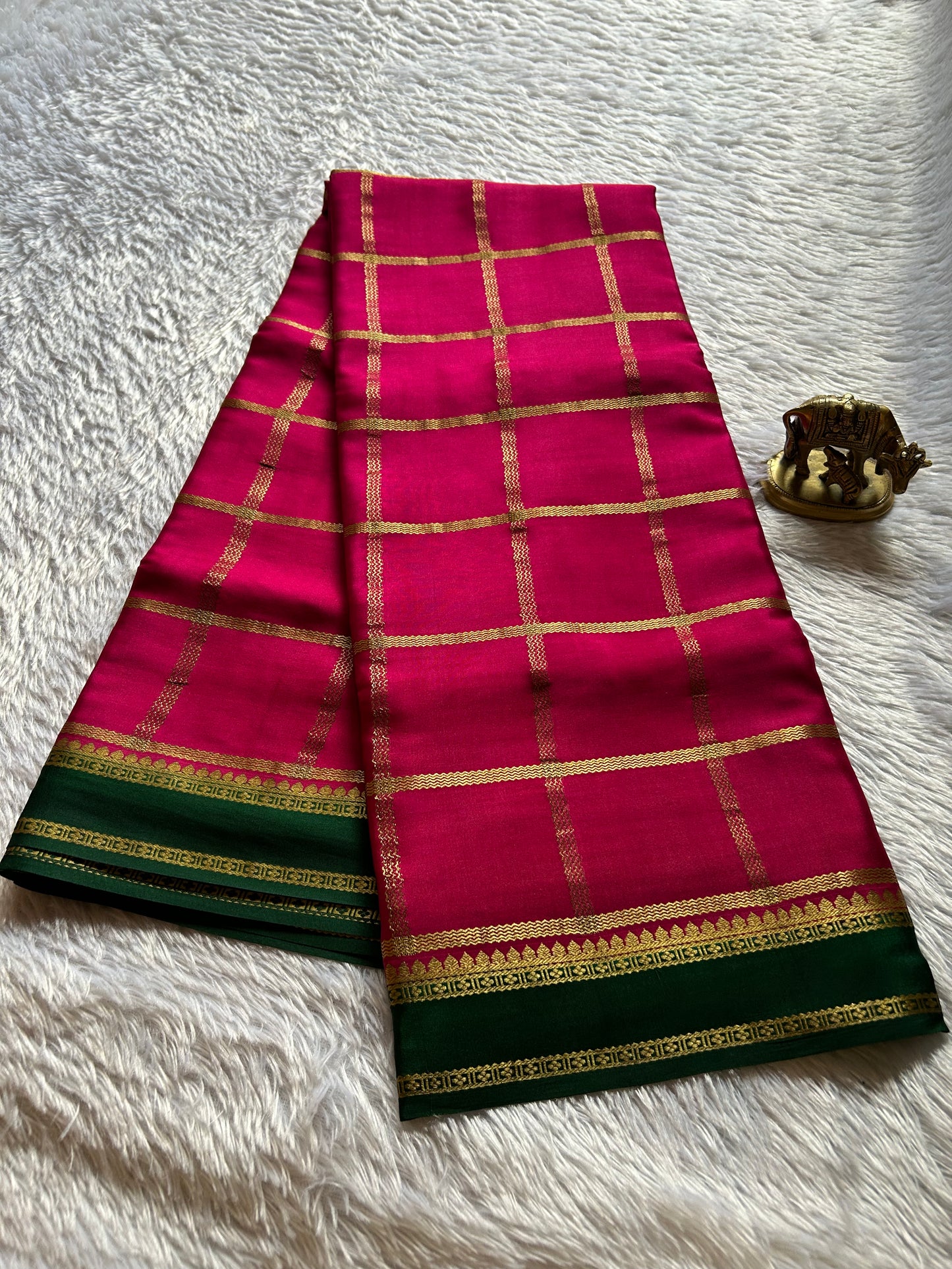 Vimala (2D) : Pink-dark green