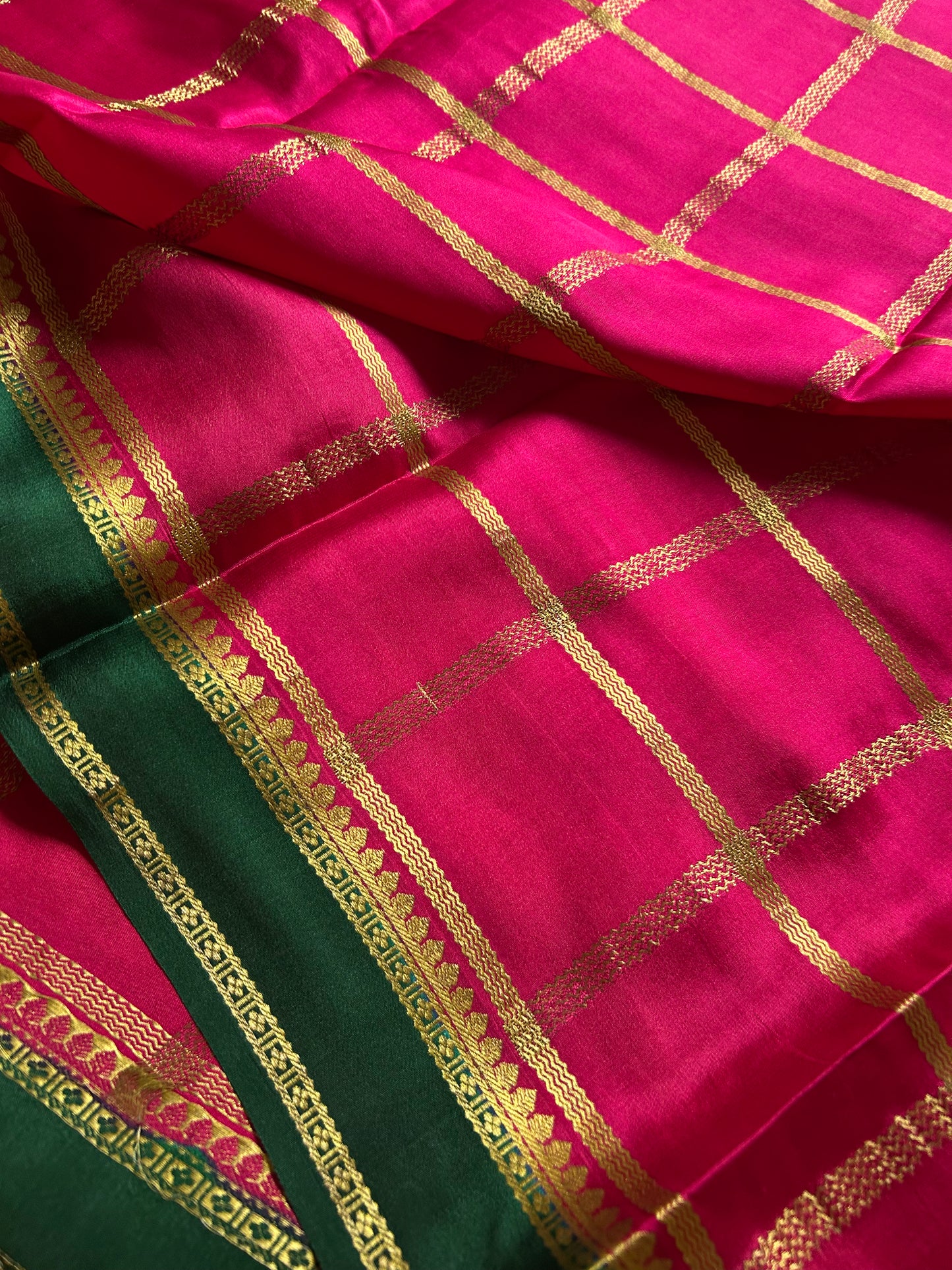 Vimala (2D) : Pink-dark green