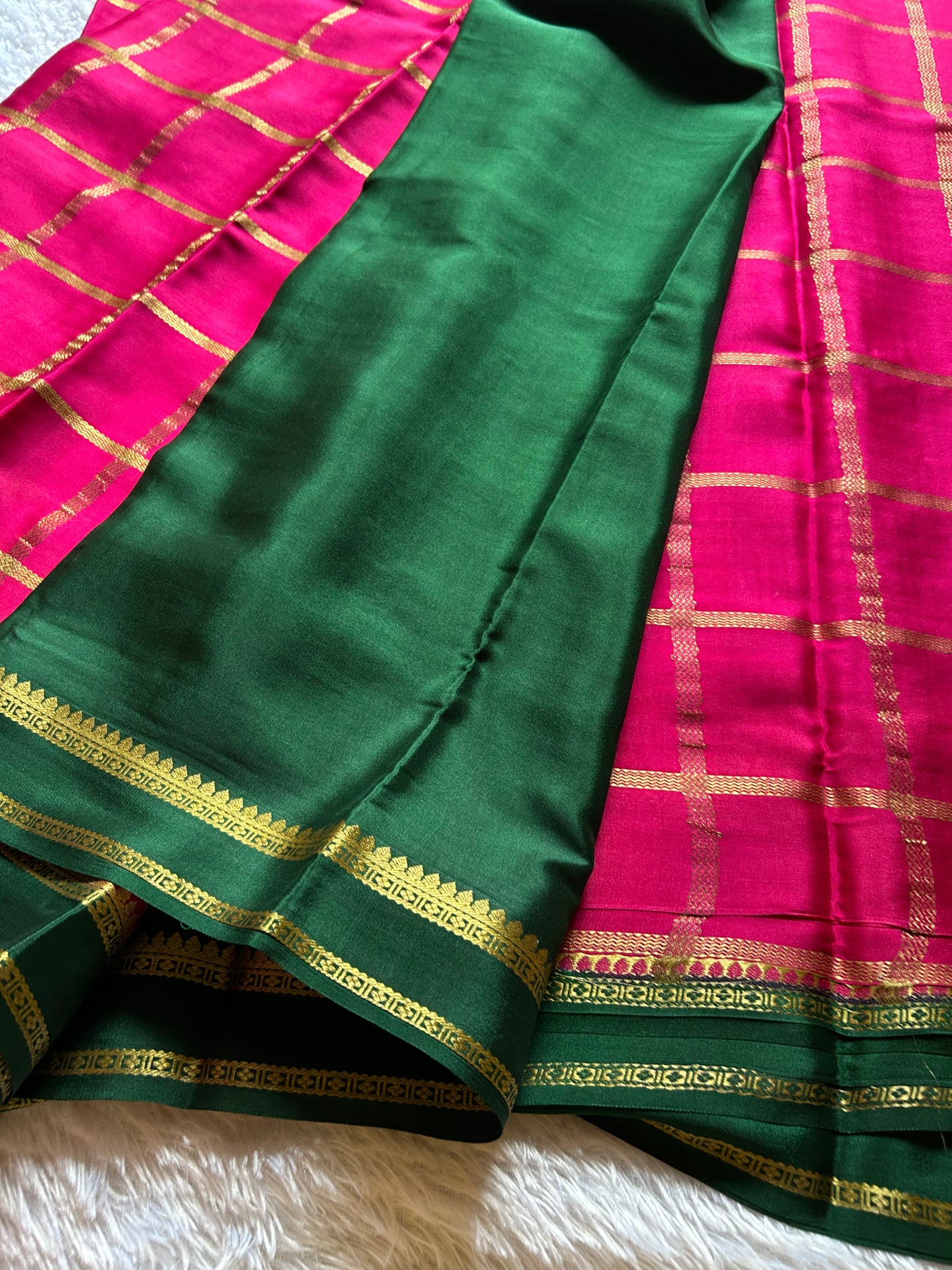 Vimala (2D) : Pink-dark green