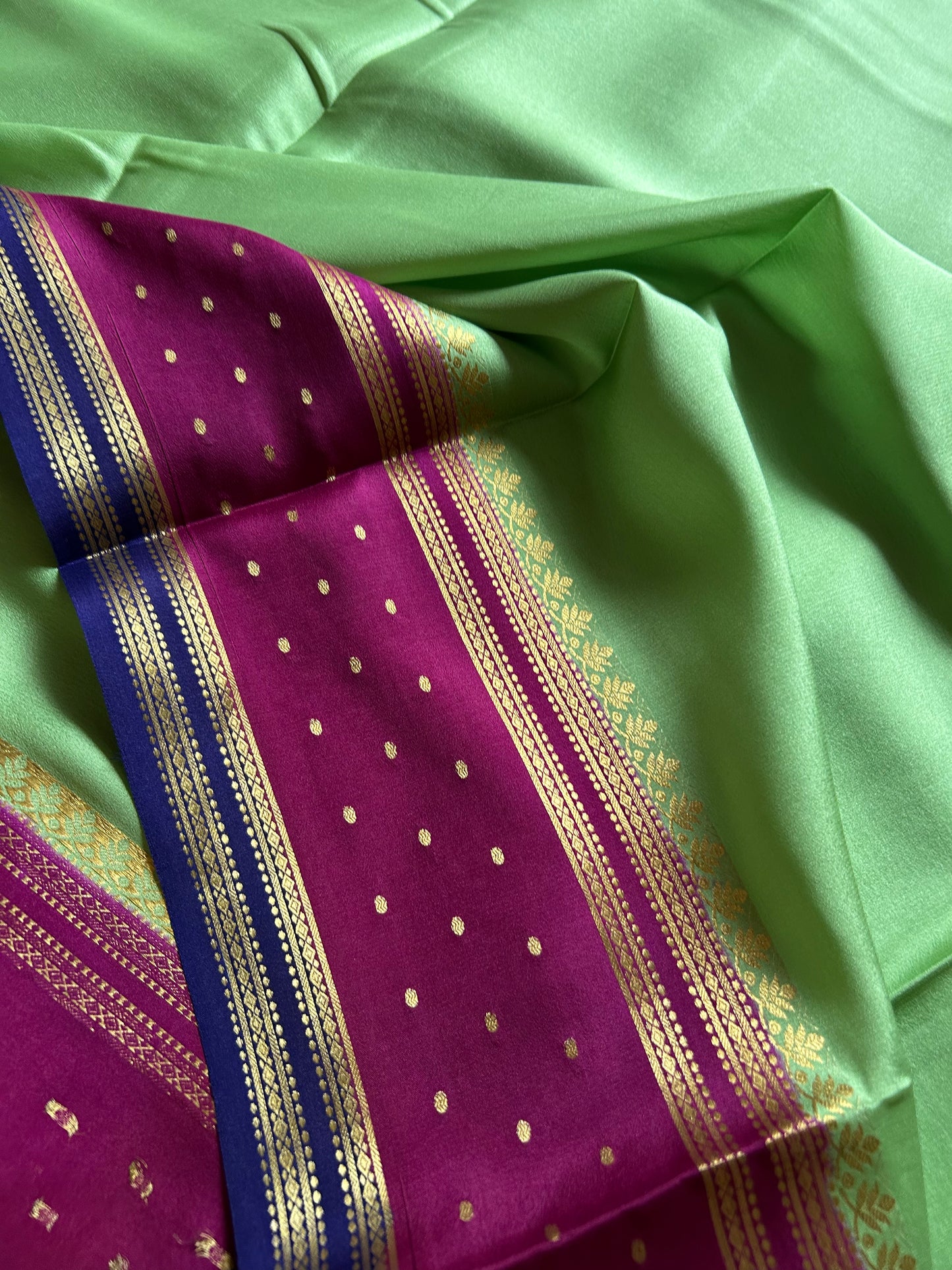 Drishti (3D) : Mint green-magenta-navy blue