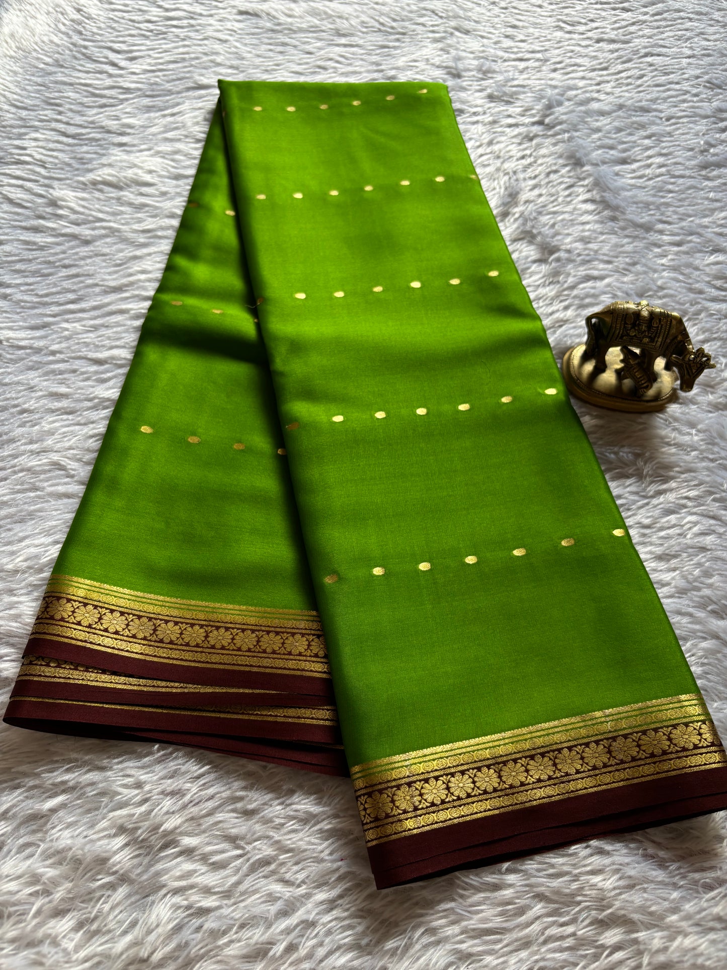 Bindu (2D) : Lime green-chocolate brown