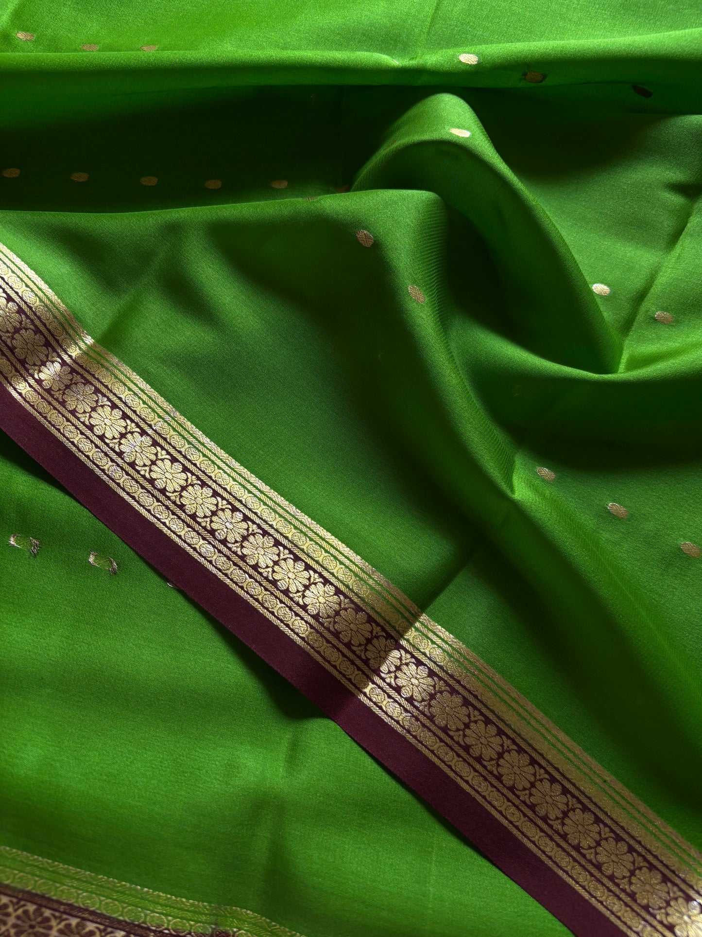 Bindu (2D) : Lime green-chocolate brown