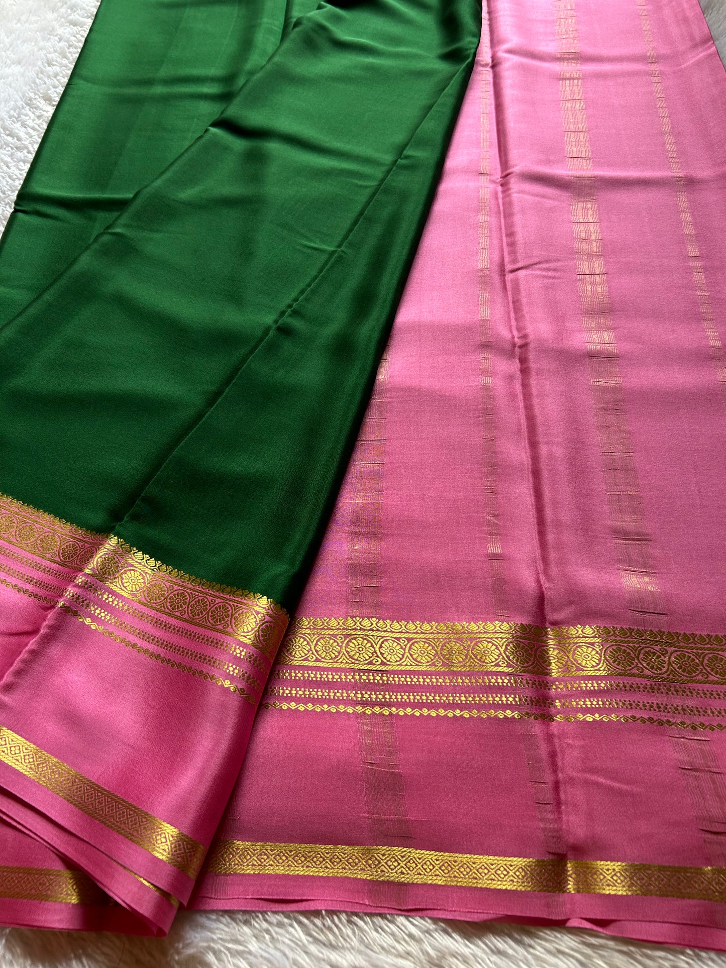 Daamini (2D) : Dark green-baby pink