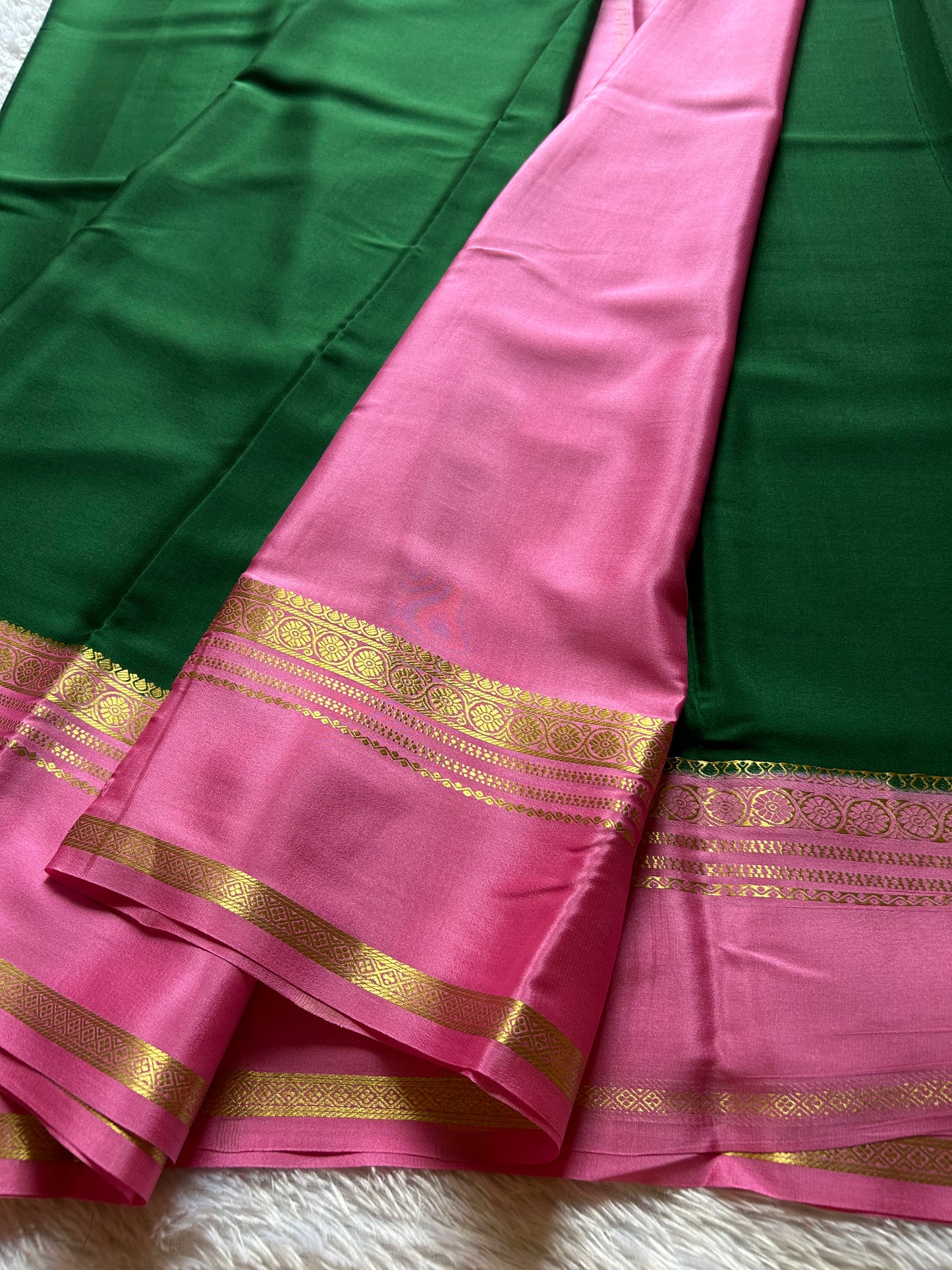 Daamini (2D) : Dark green-baby pink