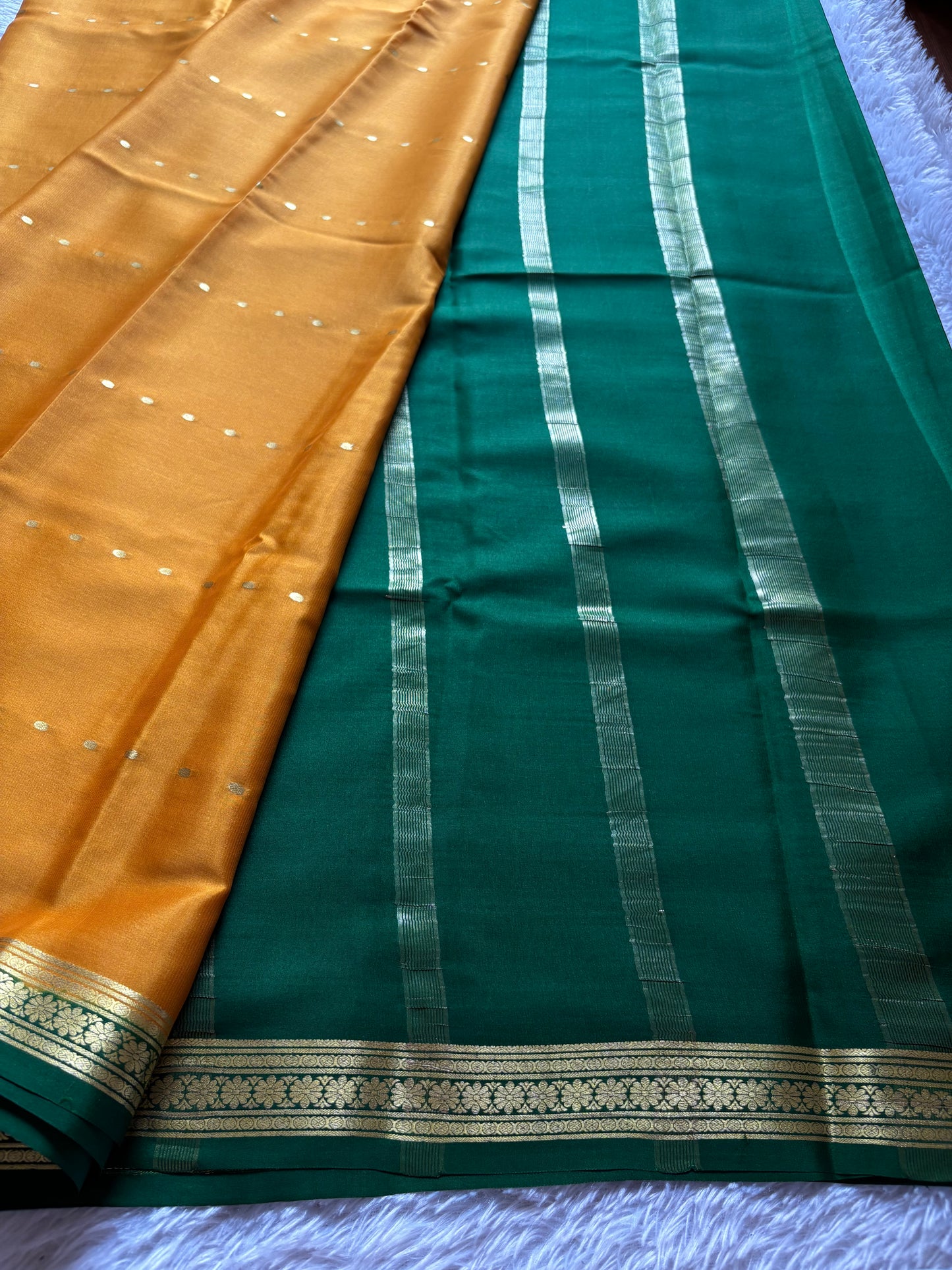 Bindu (2D) : Golden yellow-dark green