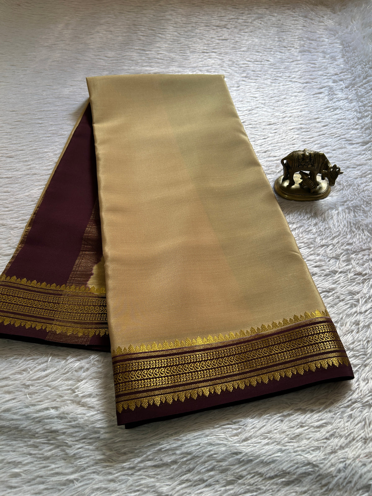 Komala (2D) : Chikoo beige-chocolate brown