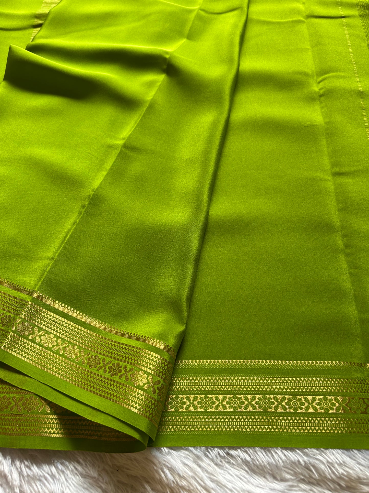 Kanthi : Solid Mehendi green