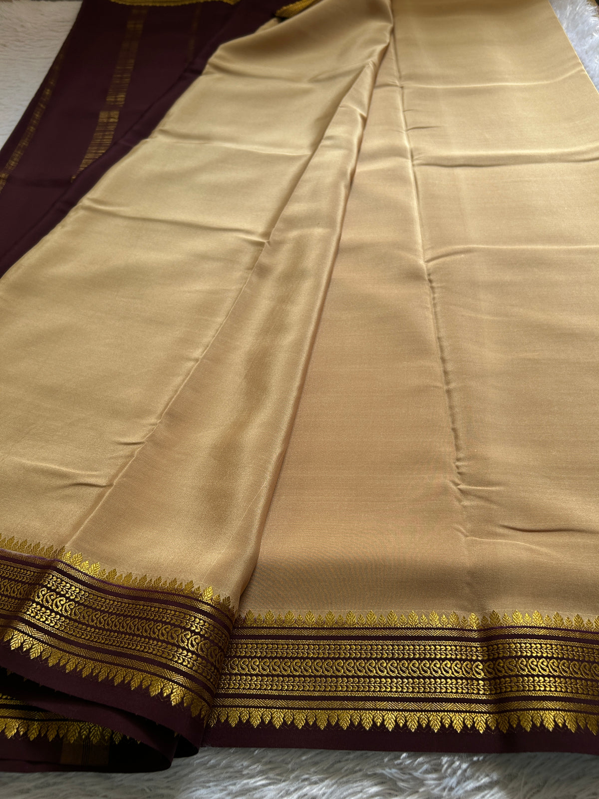 Komala (2D) : Chikoo beige-chocolate brown