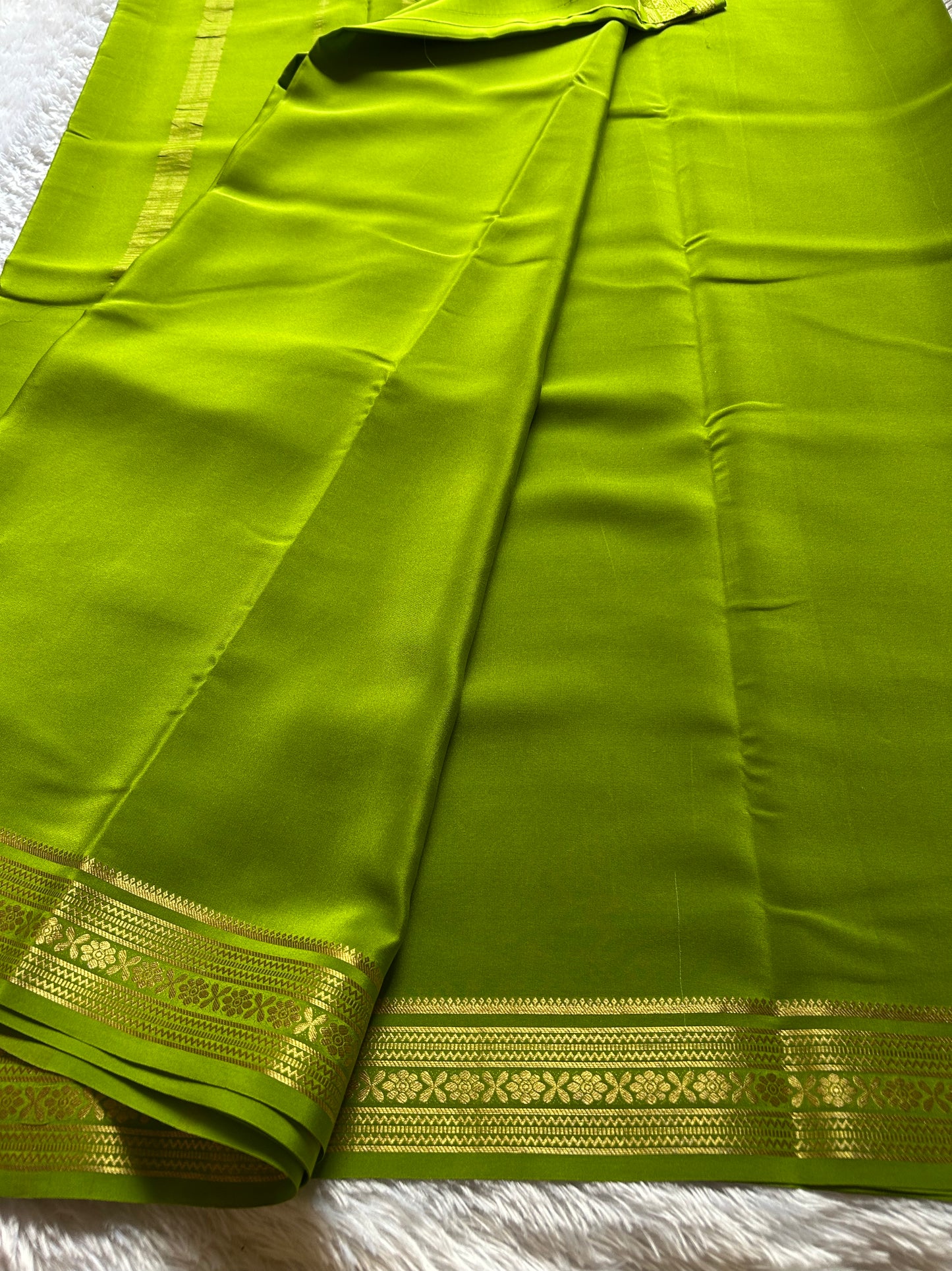 Kanthi : Solid Mehendi green