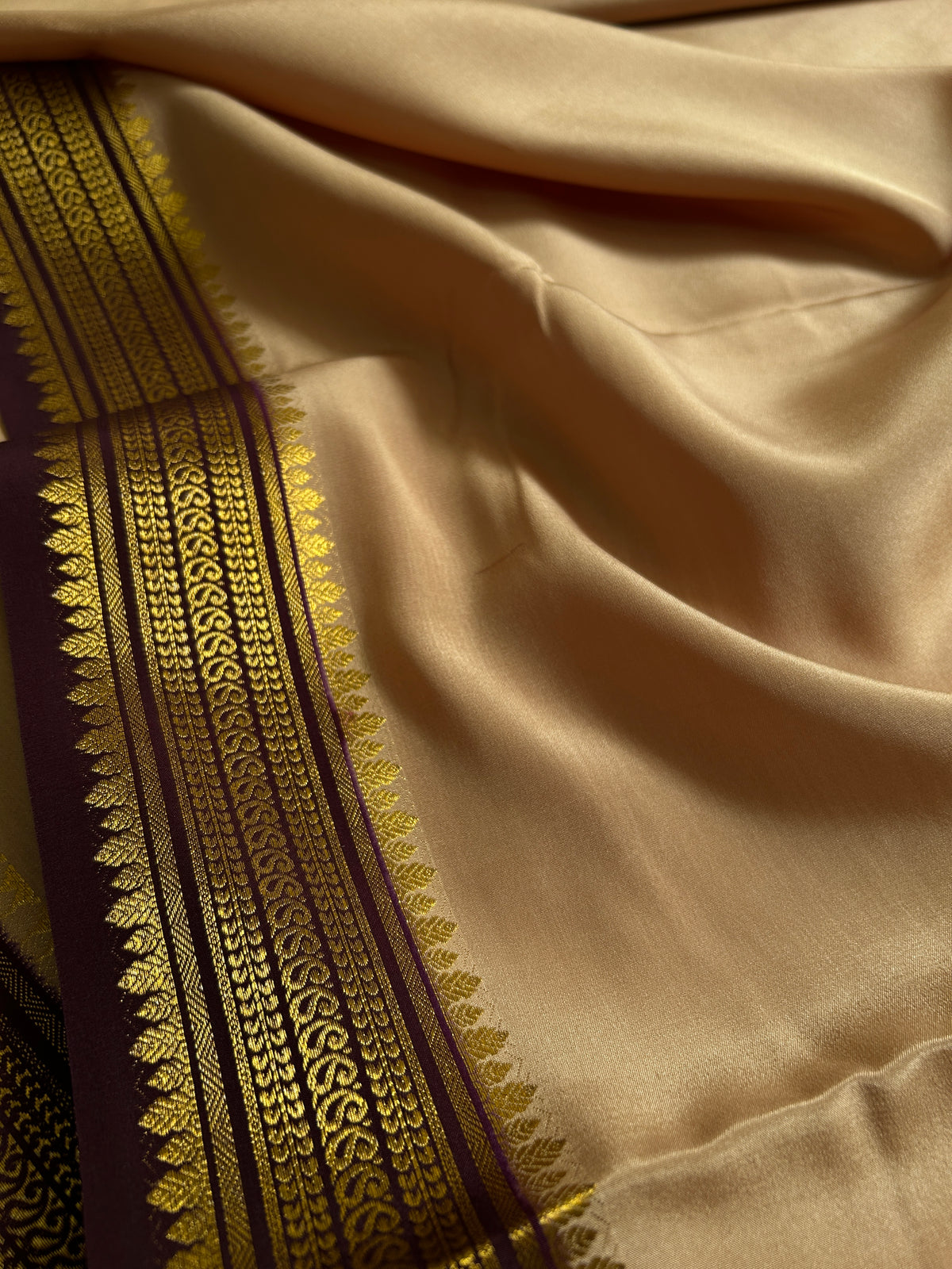 Komala (2D) : Chikoo beige-chocolate brown