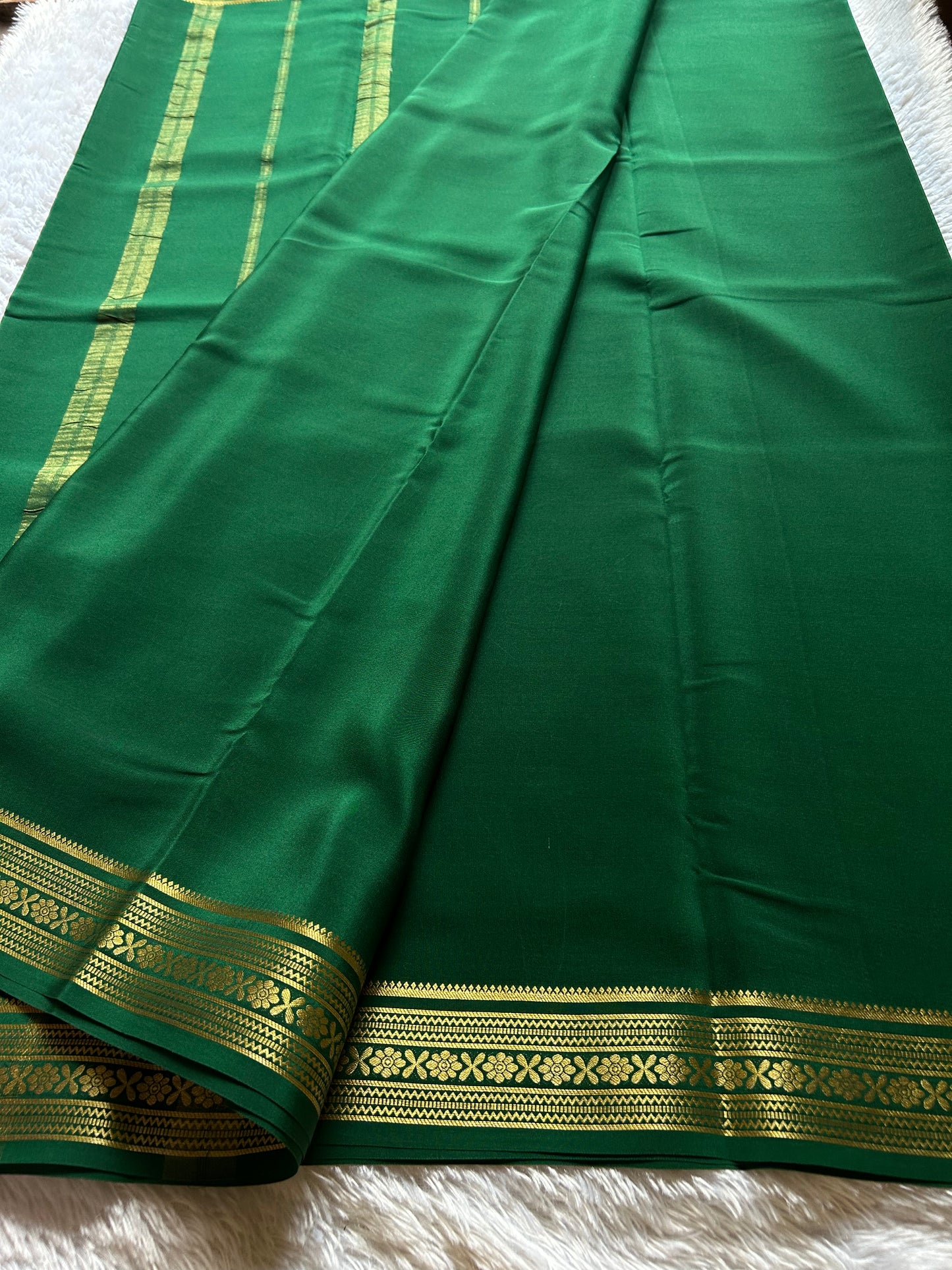 Kanthi : Solid Dark green