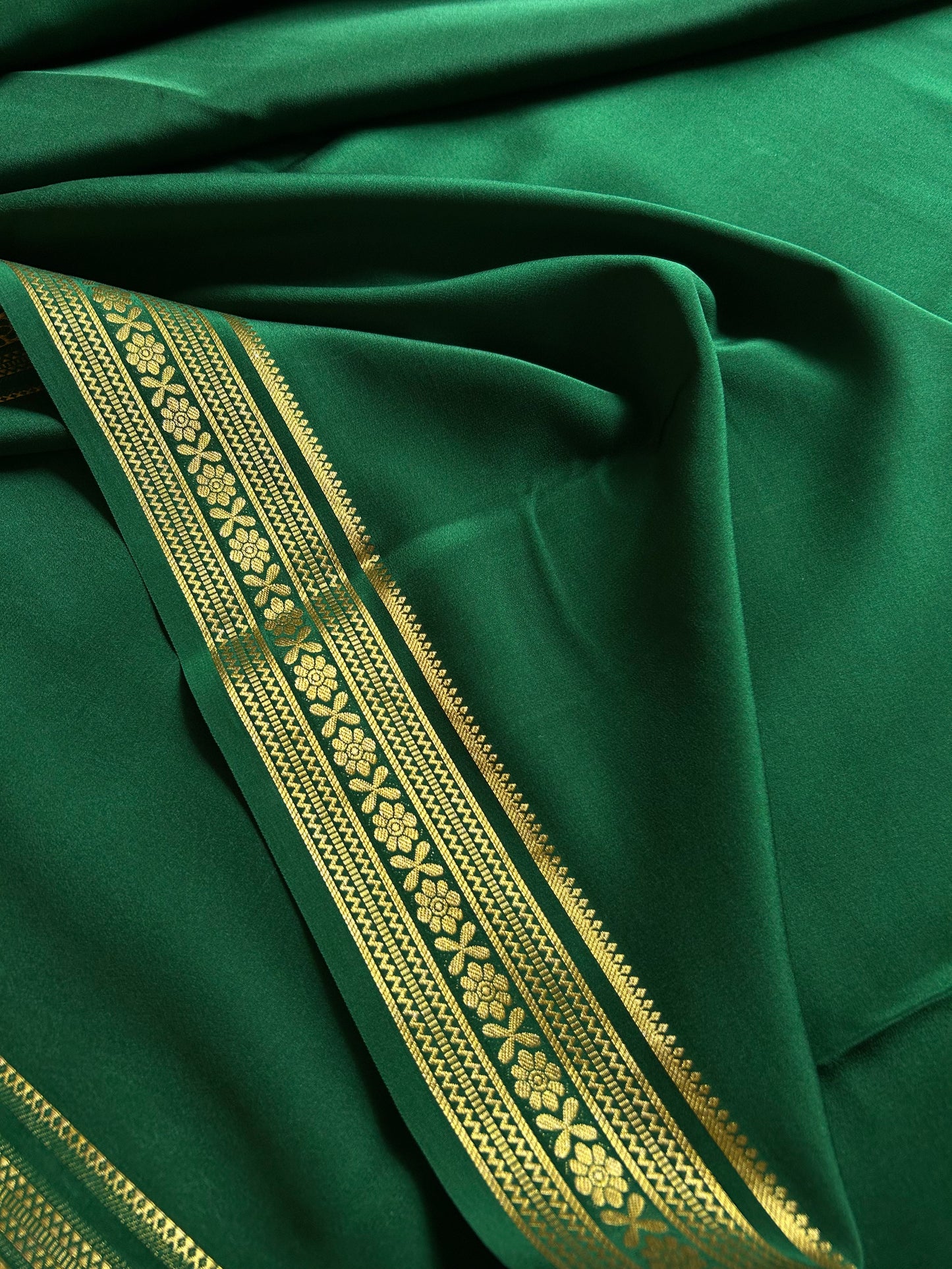 Kanthi : Solid Dark green