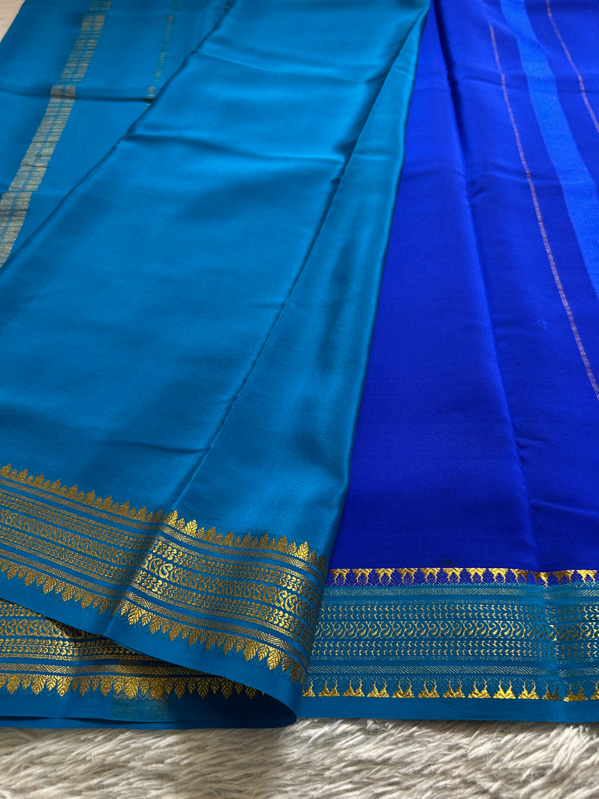 Komala (2D) : Royal blue-ananda blue