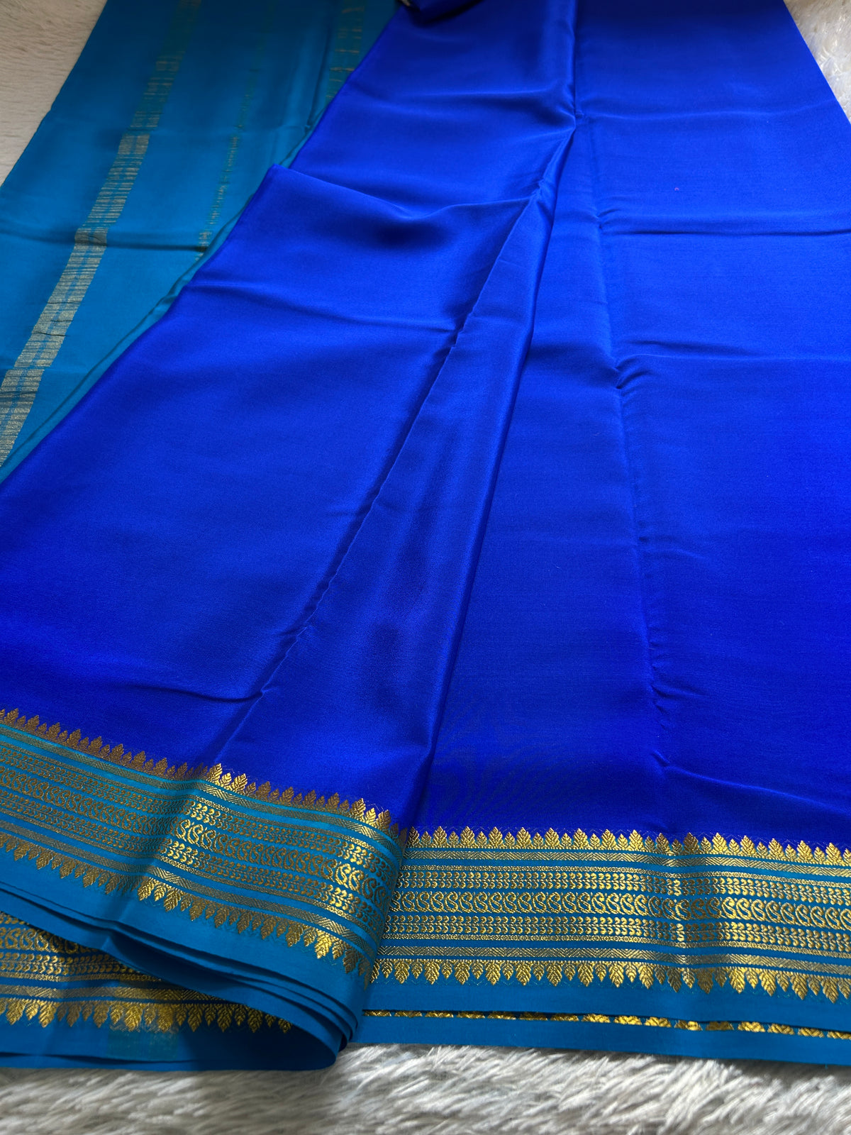 Komala (2D) : Royal blue-ananda blue