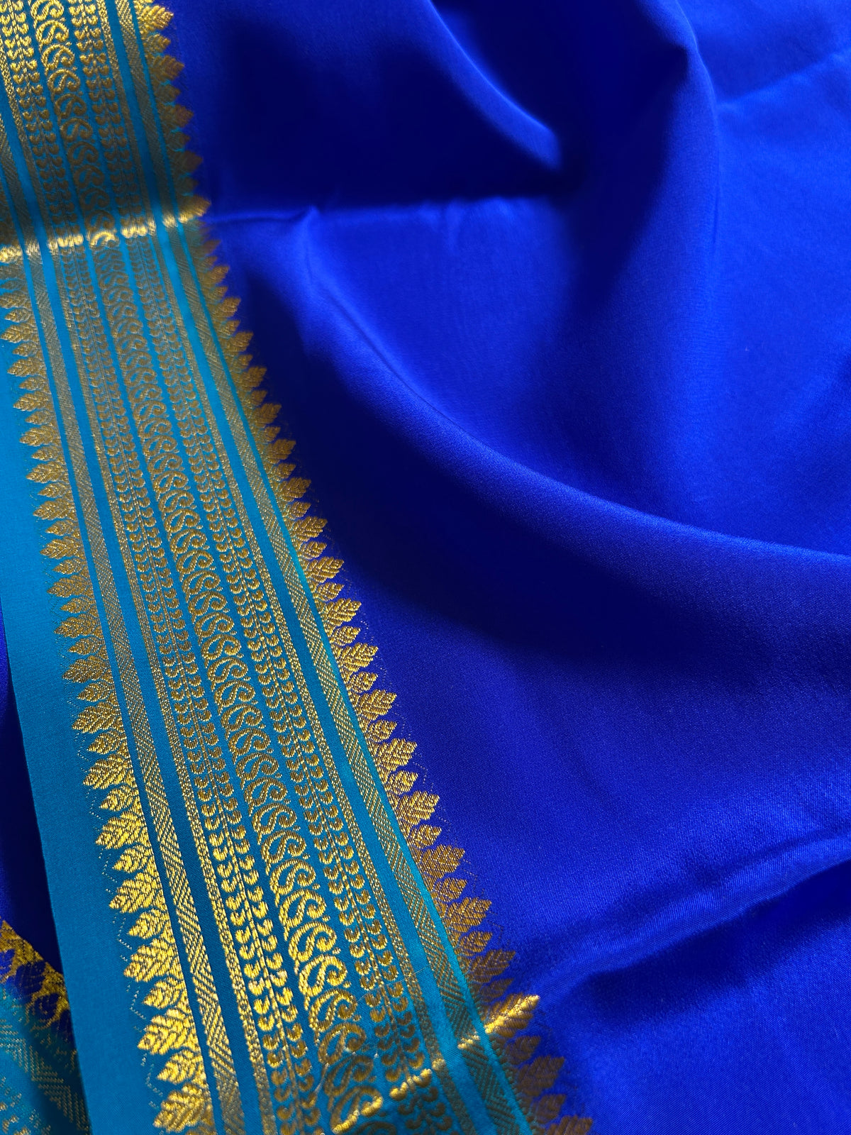 Komala (2D) : Royal blue-ananda blue