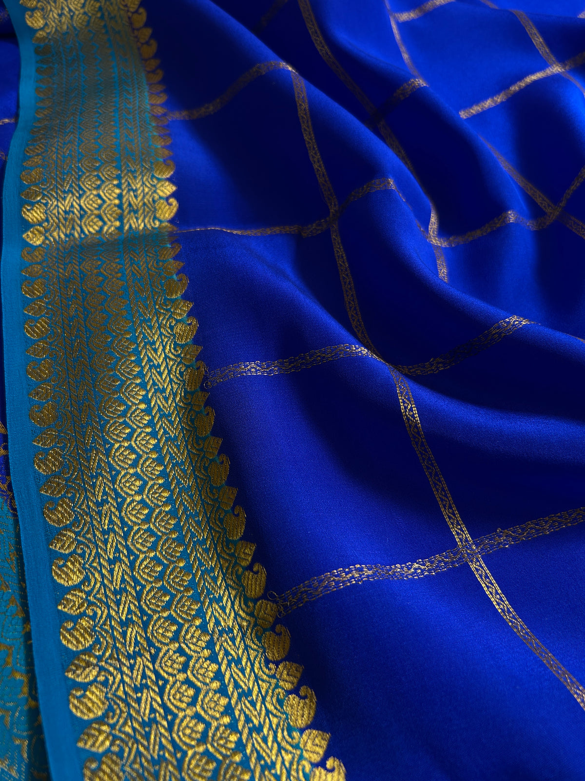 Vasanthi (2D) : Royal blue-ananda blue