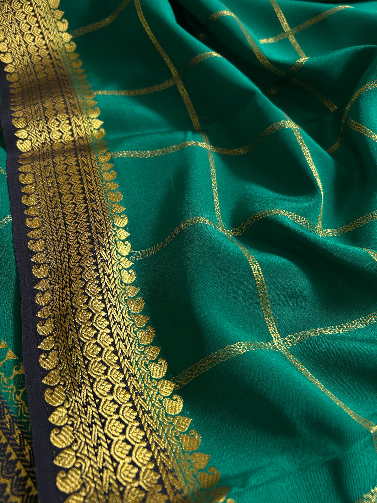 Vasanthi (2D) : Royal blue-ananda blue
