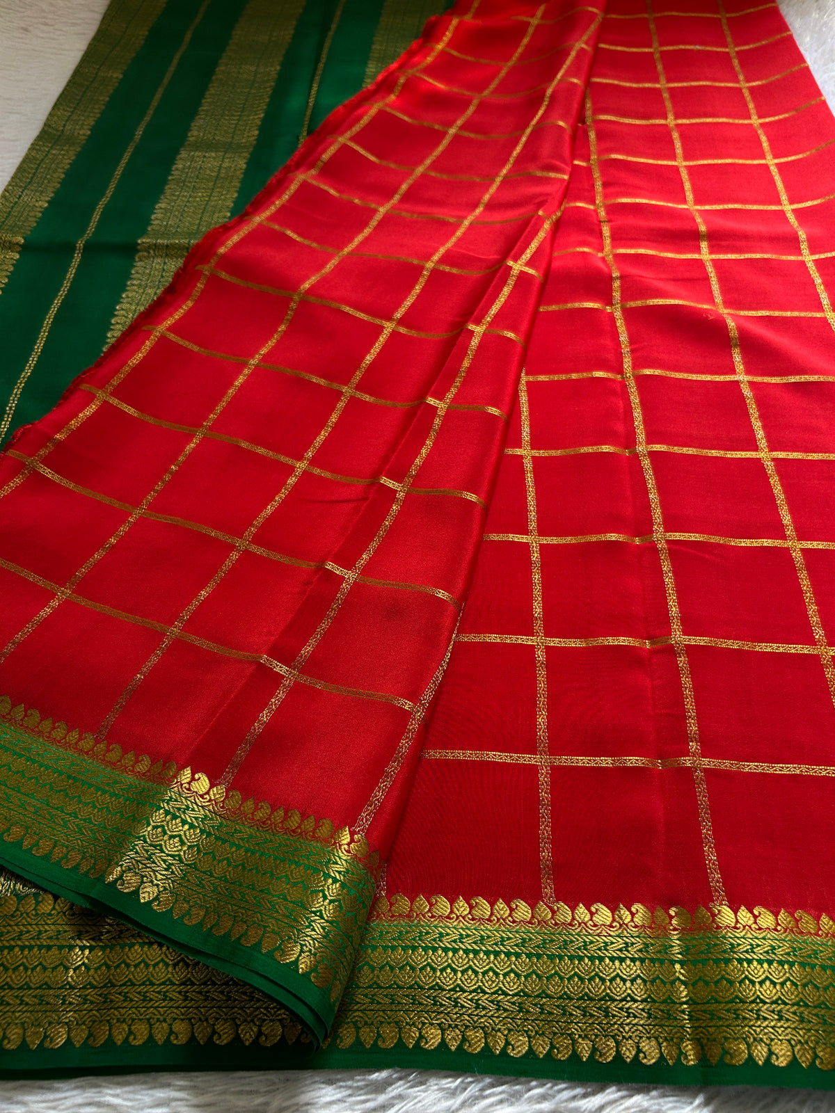 Vasanthi (2D) : Red-bottle green