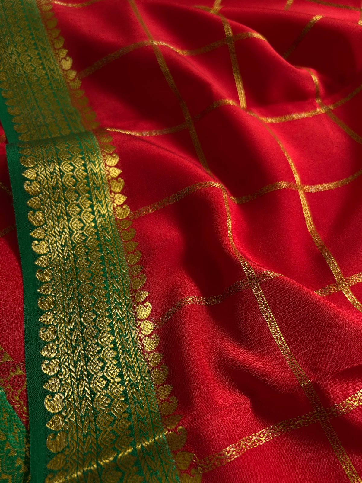 Vasanthi (2D) : Red-bottle green