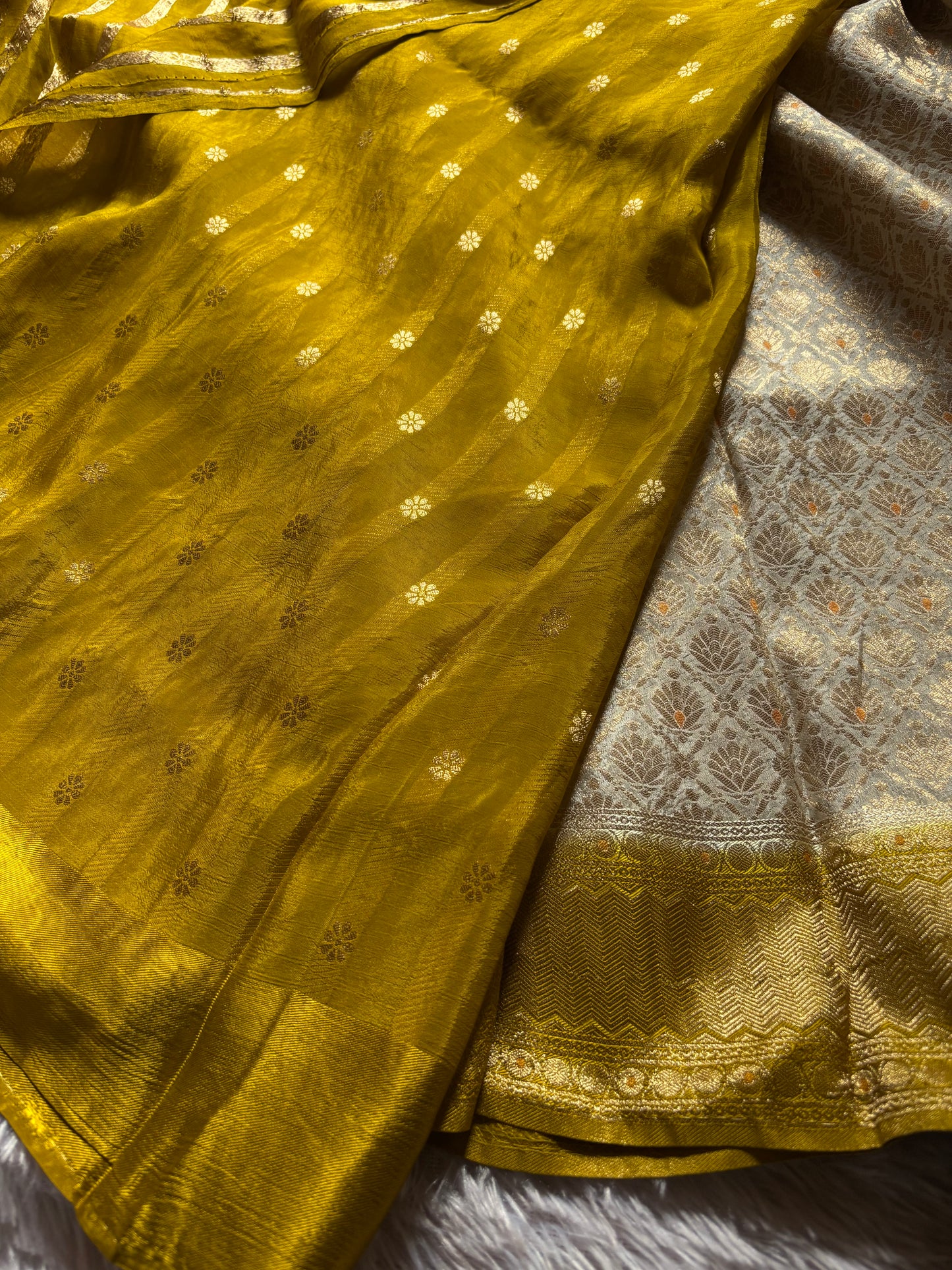 SS130 (2D) : Light beige-gold
