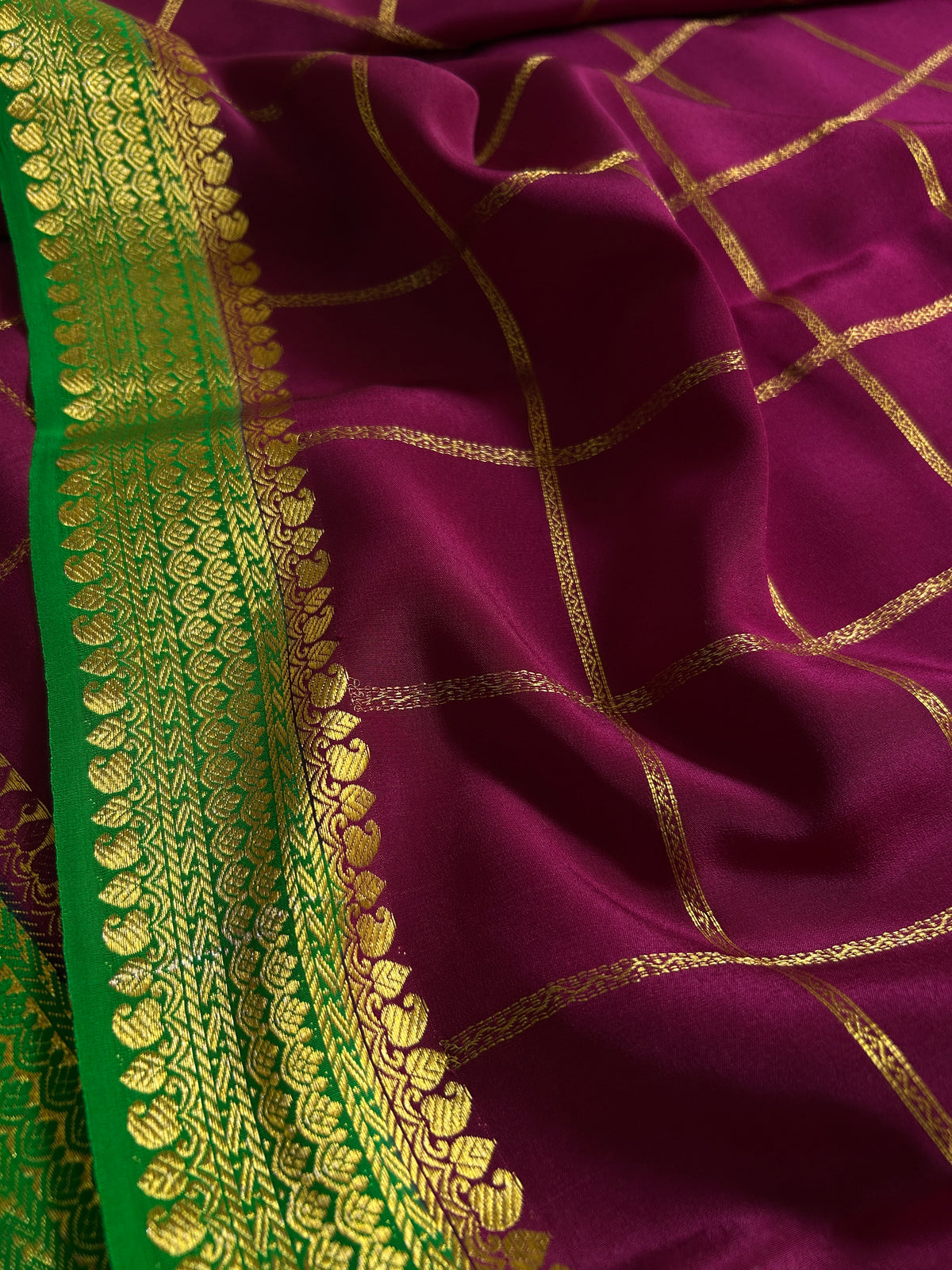 Vasanthi (2D) : Deep magenta-leaf green