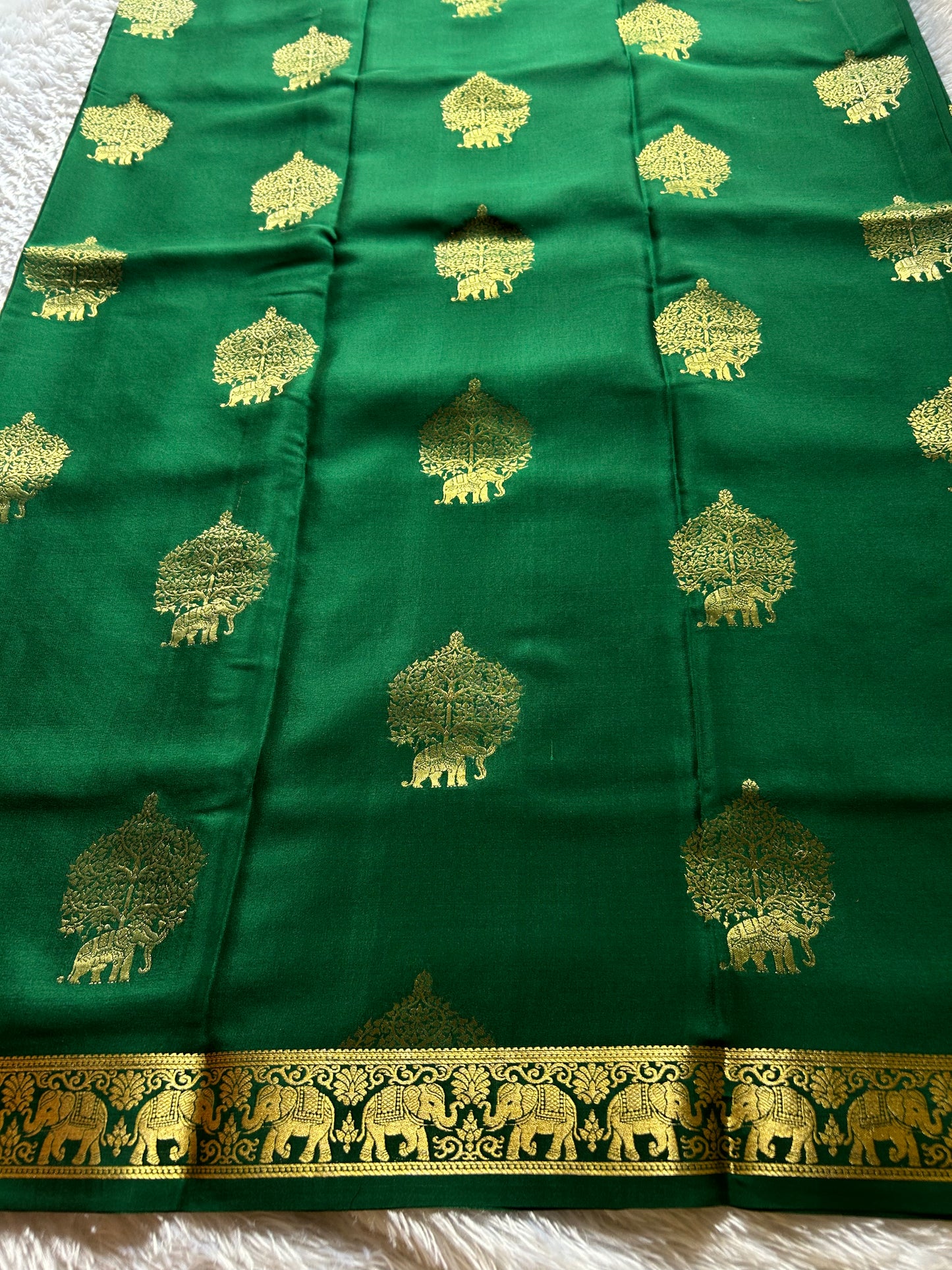 Ambari : Solid Dark green