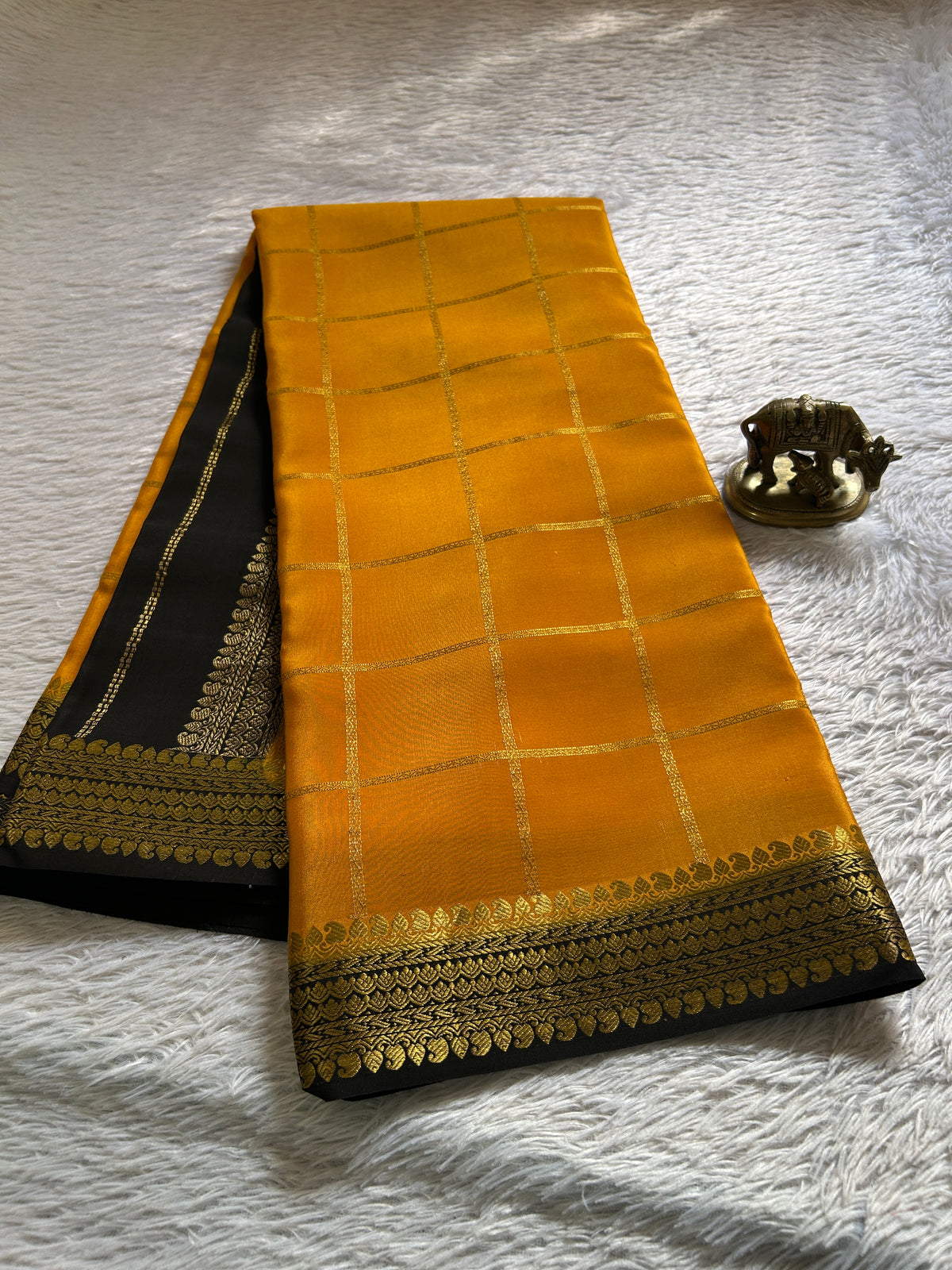 Vasanthi (2D) : Golden yellow-black
