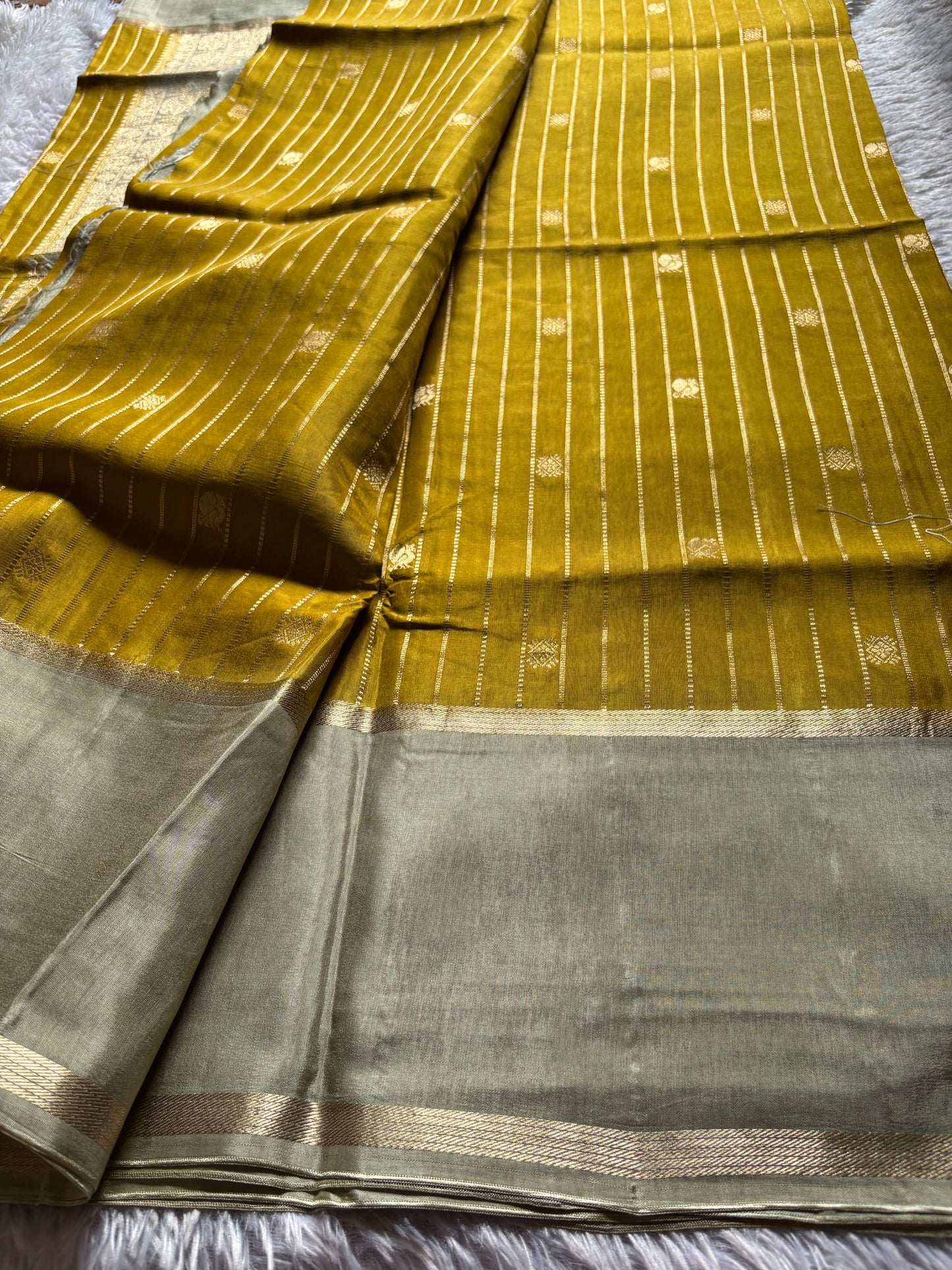 SS129 (2D) : Mustard yellow-ash grey