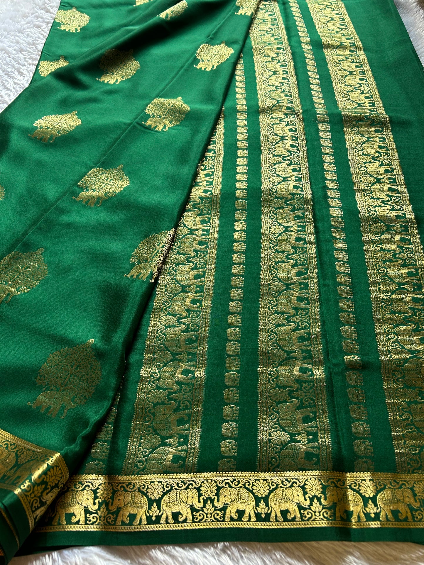 Ambari : Solid Dark green